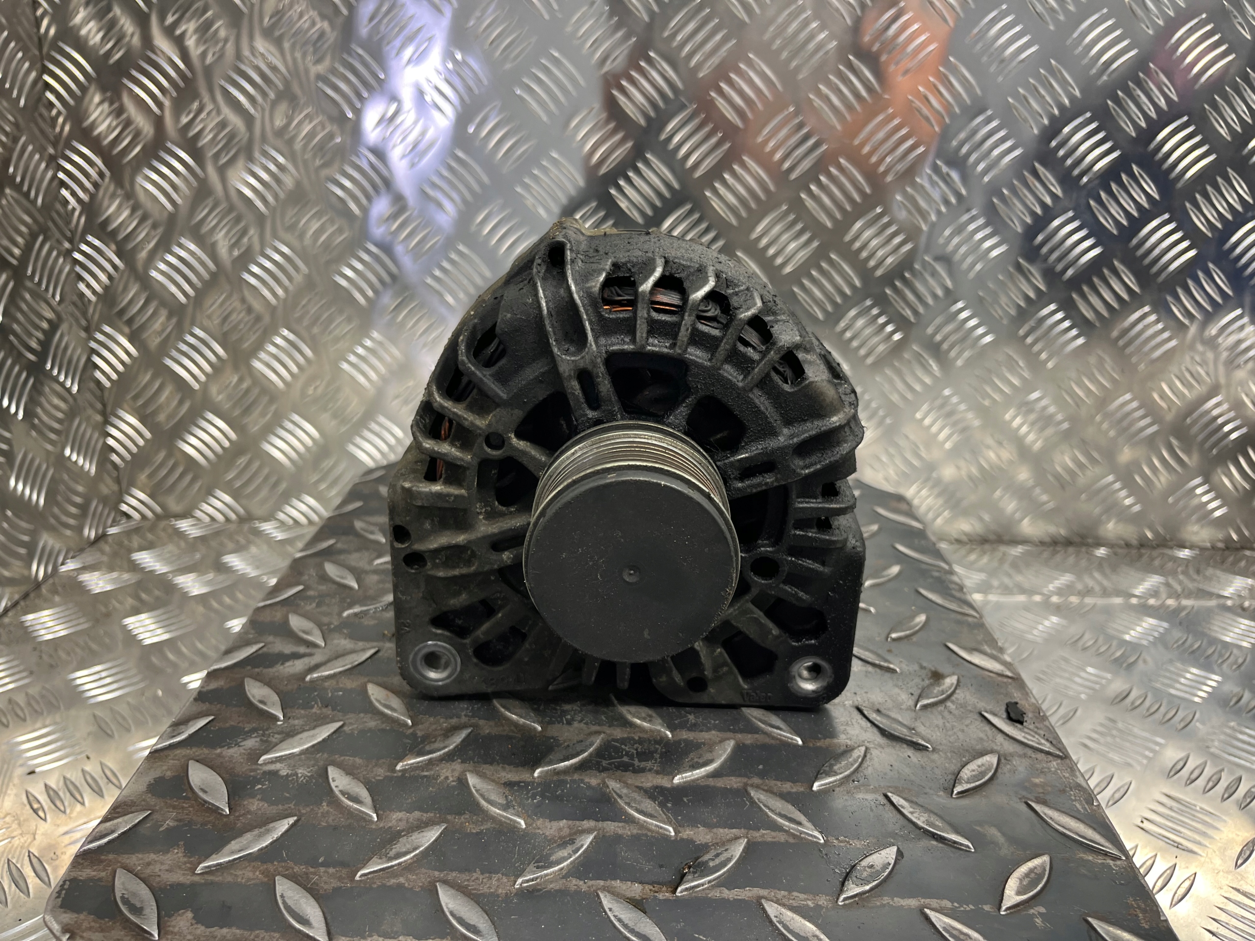 alternator RENAULT SCENIC 3 TG15C146 / 2606272A
