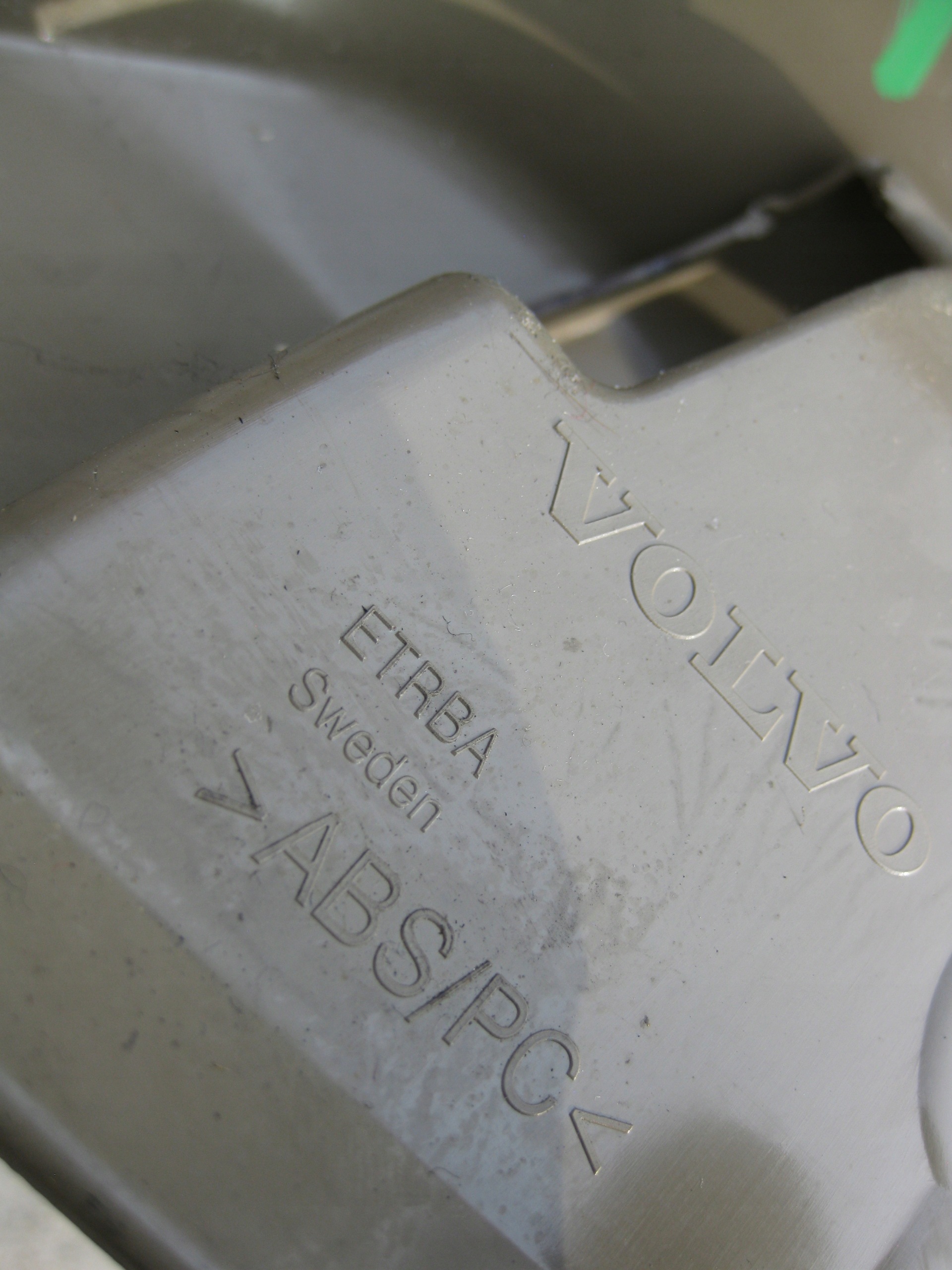 VOLVO V70 2.0 D 09R moulding threshold boot