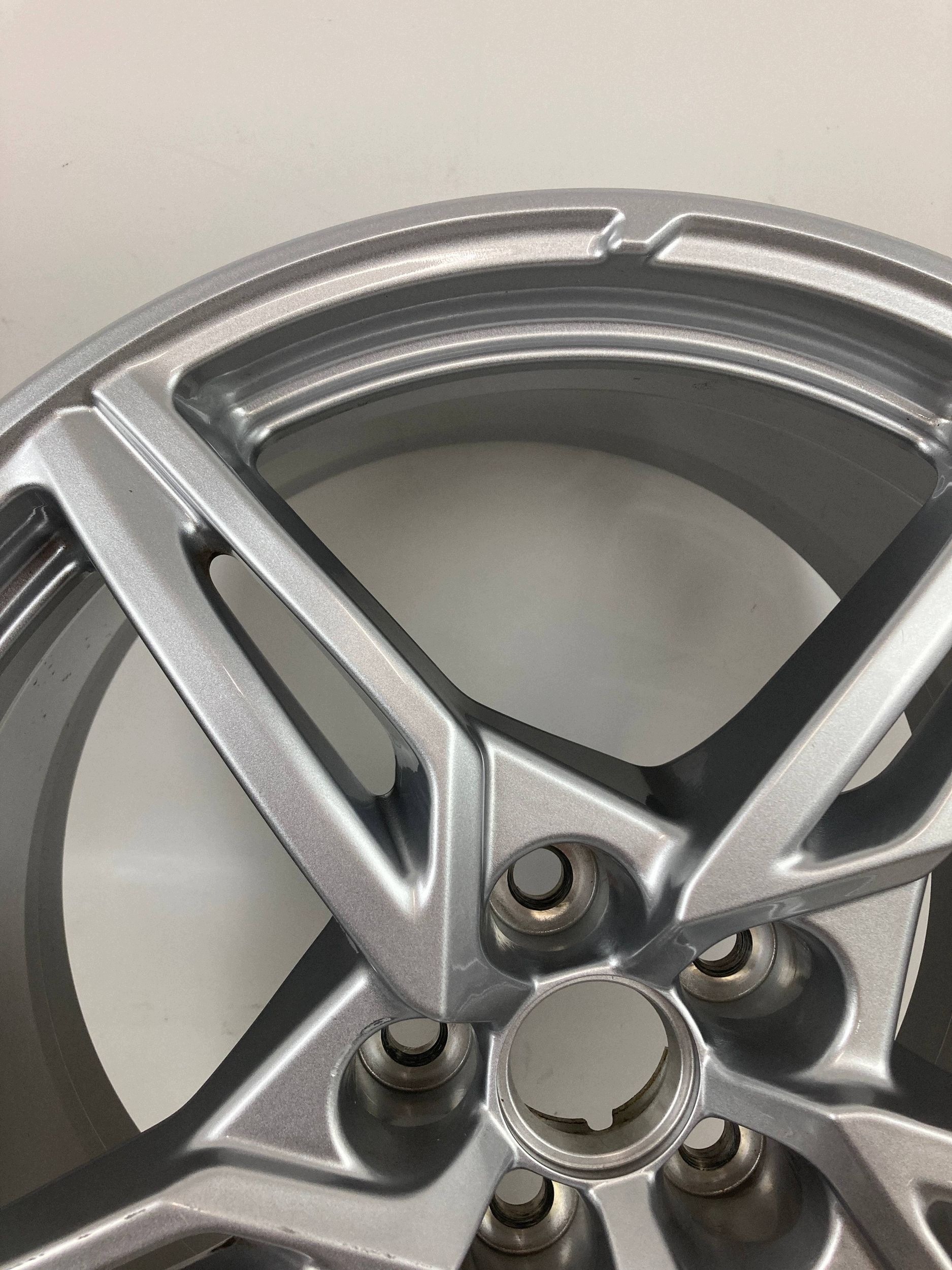Chevrolet Corvette C8 Stingray disque disque d'aluminium 20' OEM 2020-2024