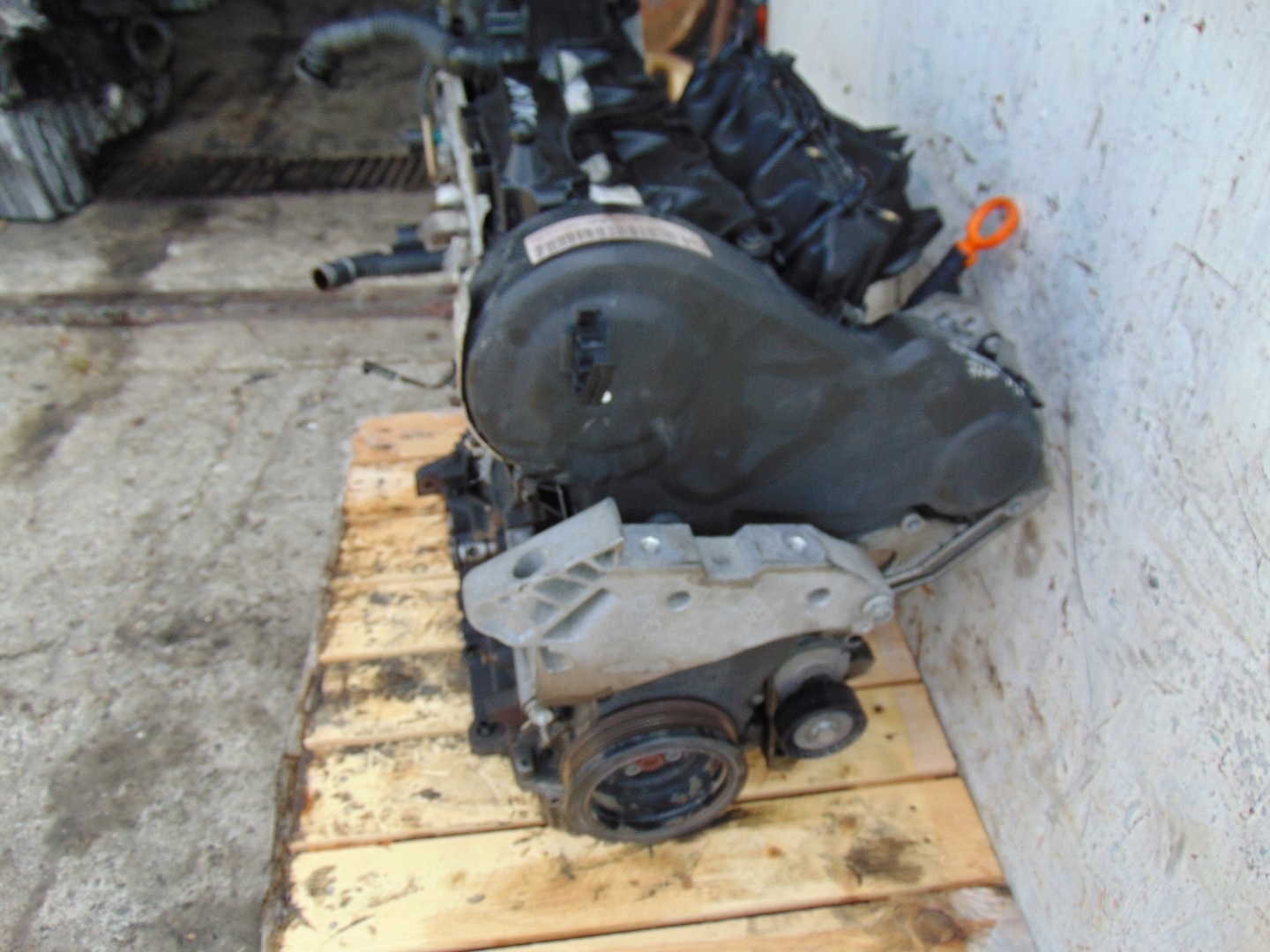 двигатель без навесного vw TOURAN 2010-2015 и другие 1.6 tdi 169 тыс. км.