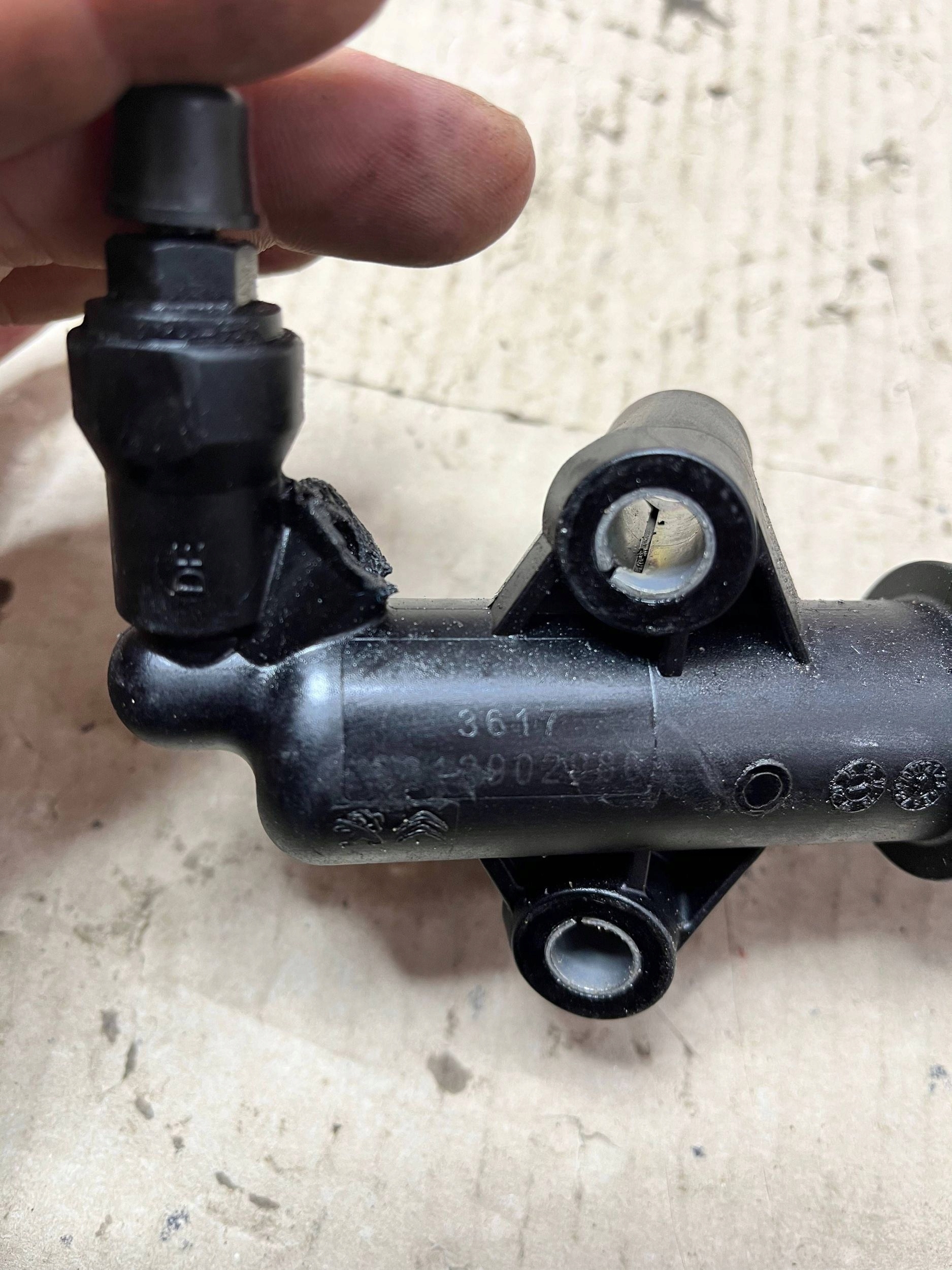 Wysprzeglik Peugeot 208 e 9812902980