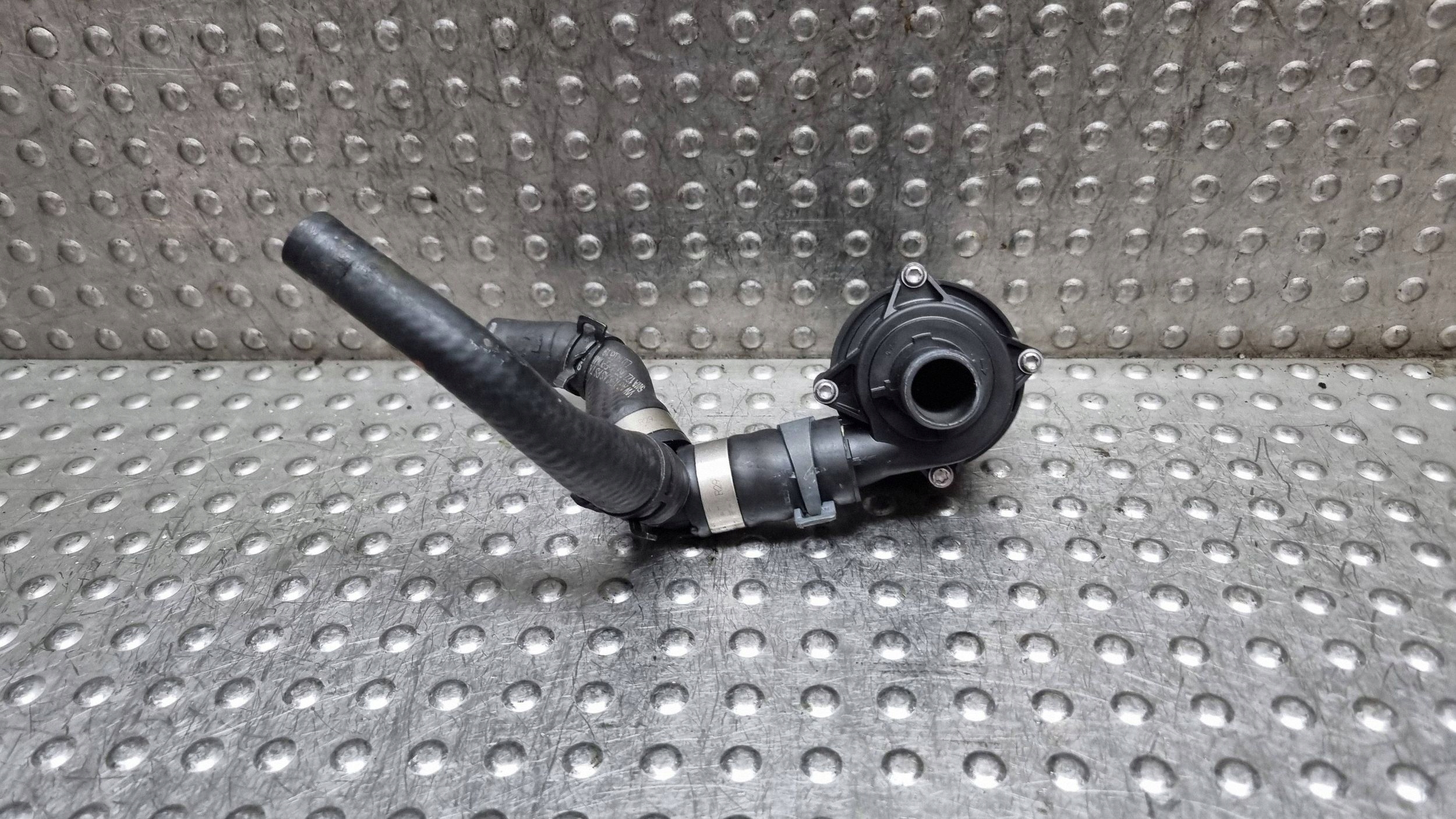 pumpa vode 5Q0965567 AUDI A3 8V Q3 GOLF VII OCTAVIA III PASSAT B8 LEON III