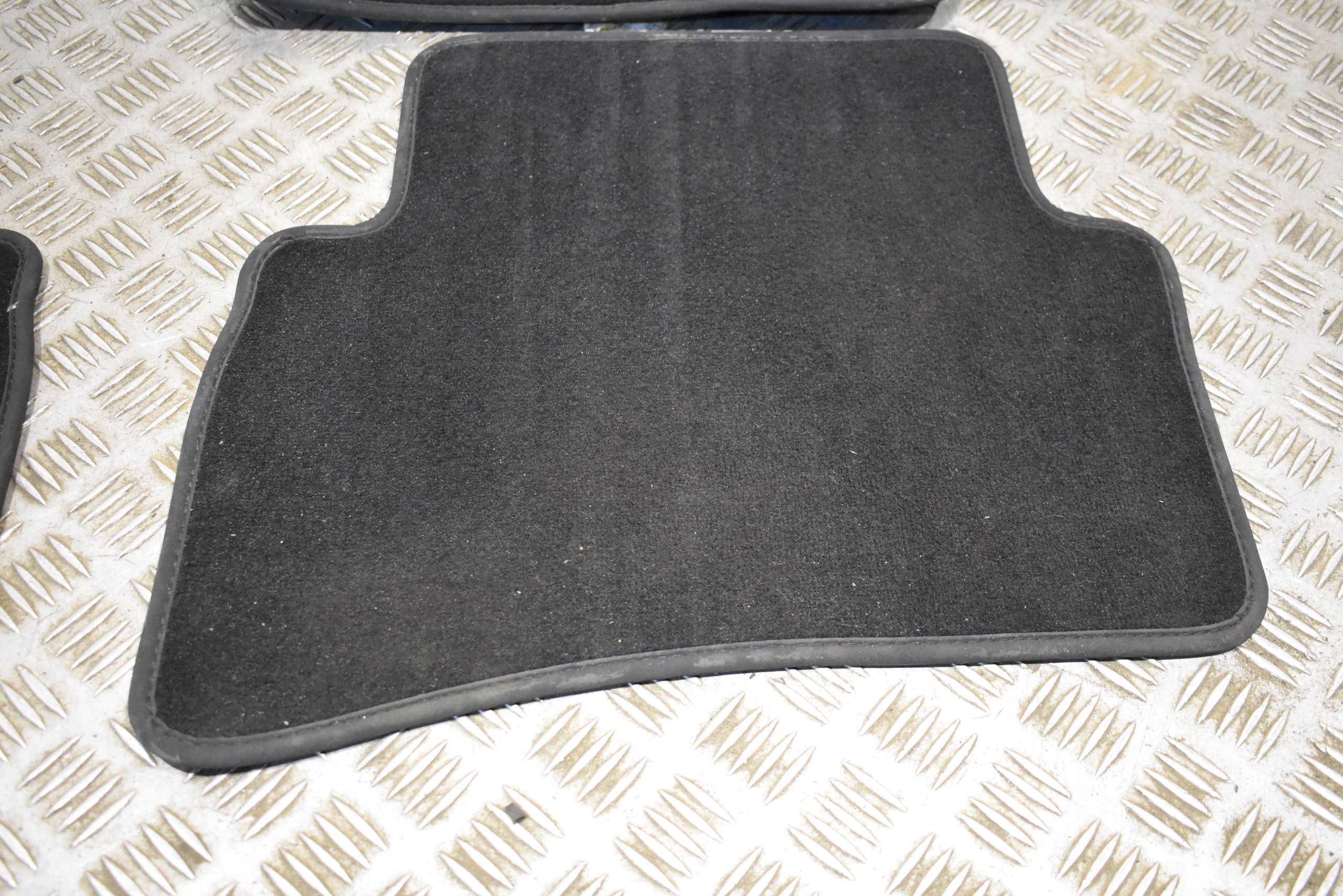 IDEALNE mats WELUROWE MERCEDES W214 1
