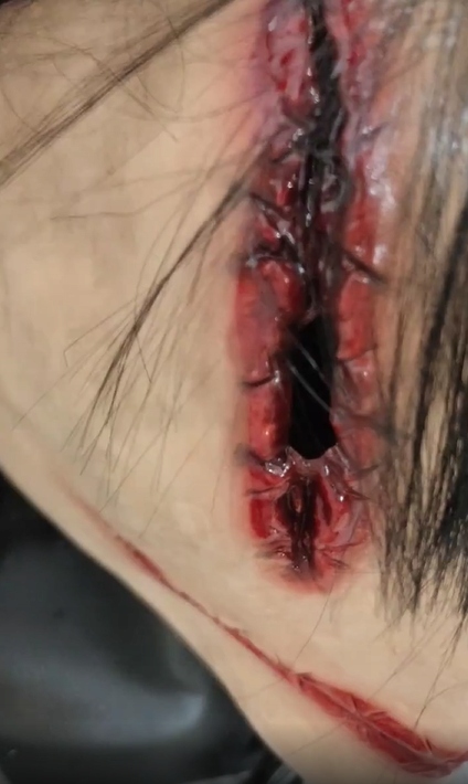 STRASZNA MASKA HALOWEEN NA TWARZ HORROR UŚMIECH Kod producenta AS0123