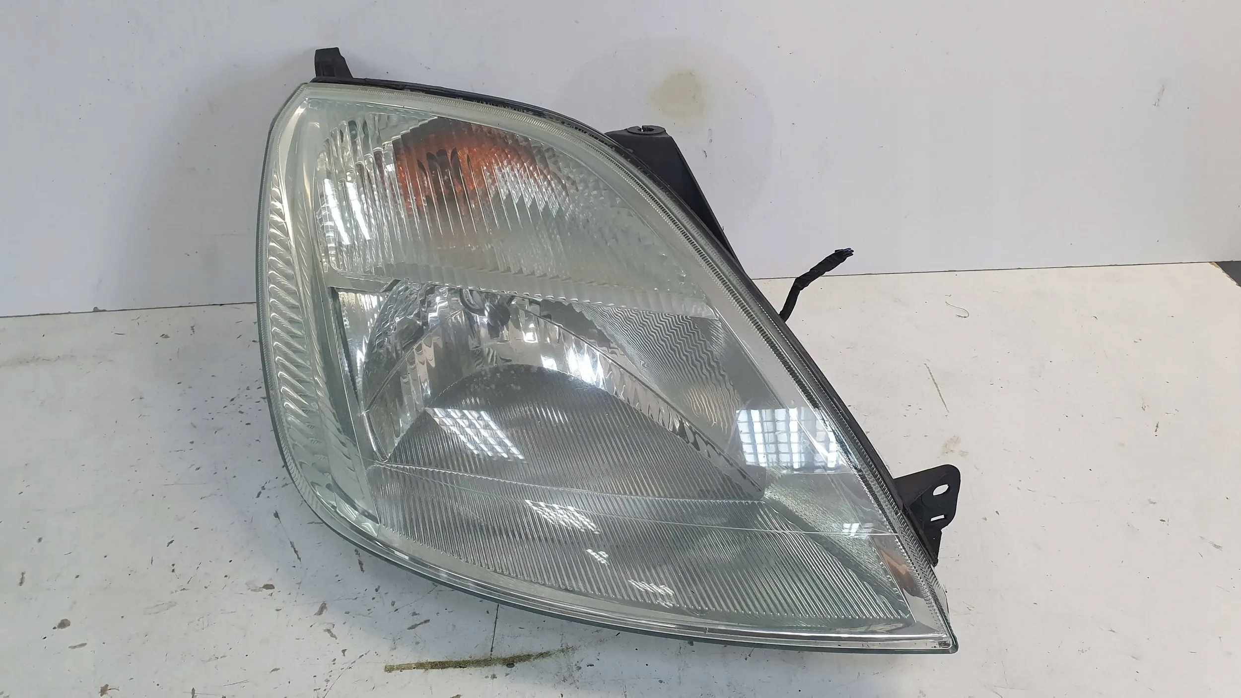 light front right 2S6X-13W029AH FORD FIESTA MK6 02
