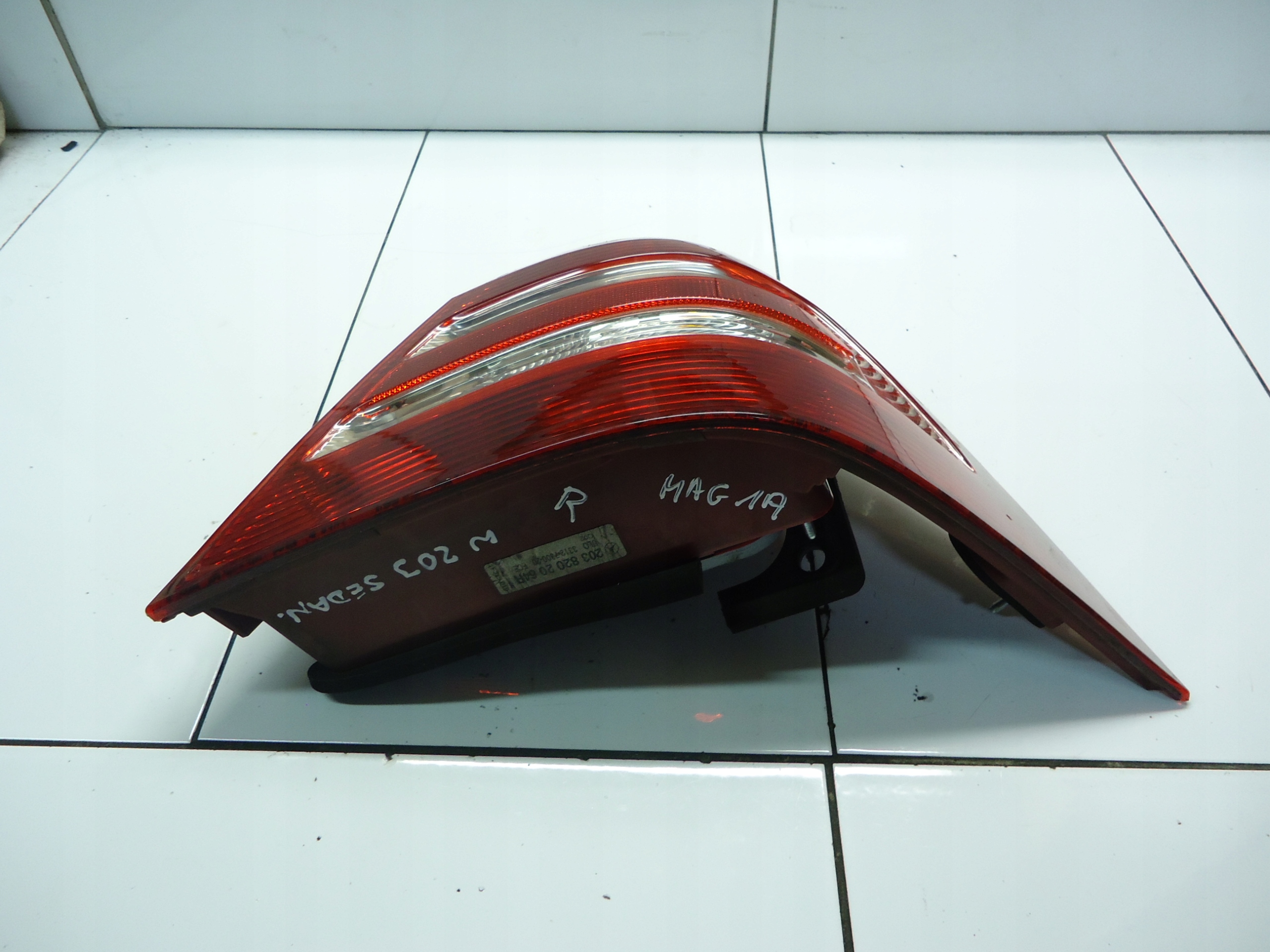 MERCEDES W203 LIFT light right right rear part 2038202064