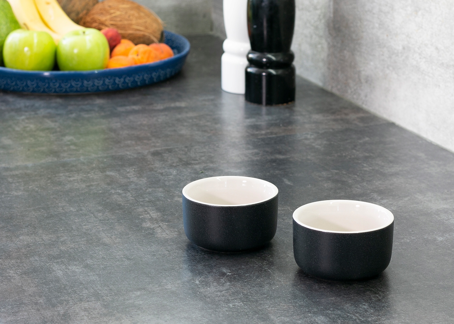 KOMPLET KAMIONKOWYCH NACZYŃ czarne 200ml Kształt okrągły