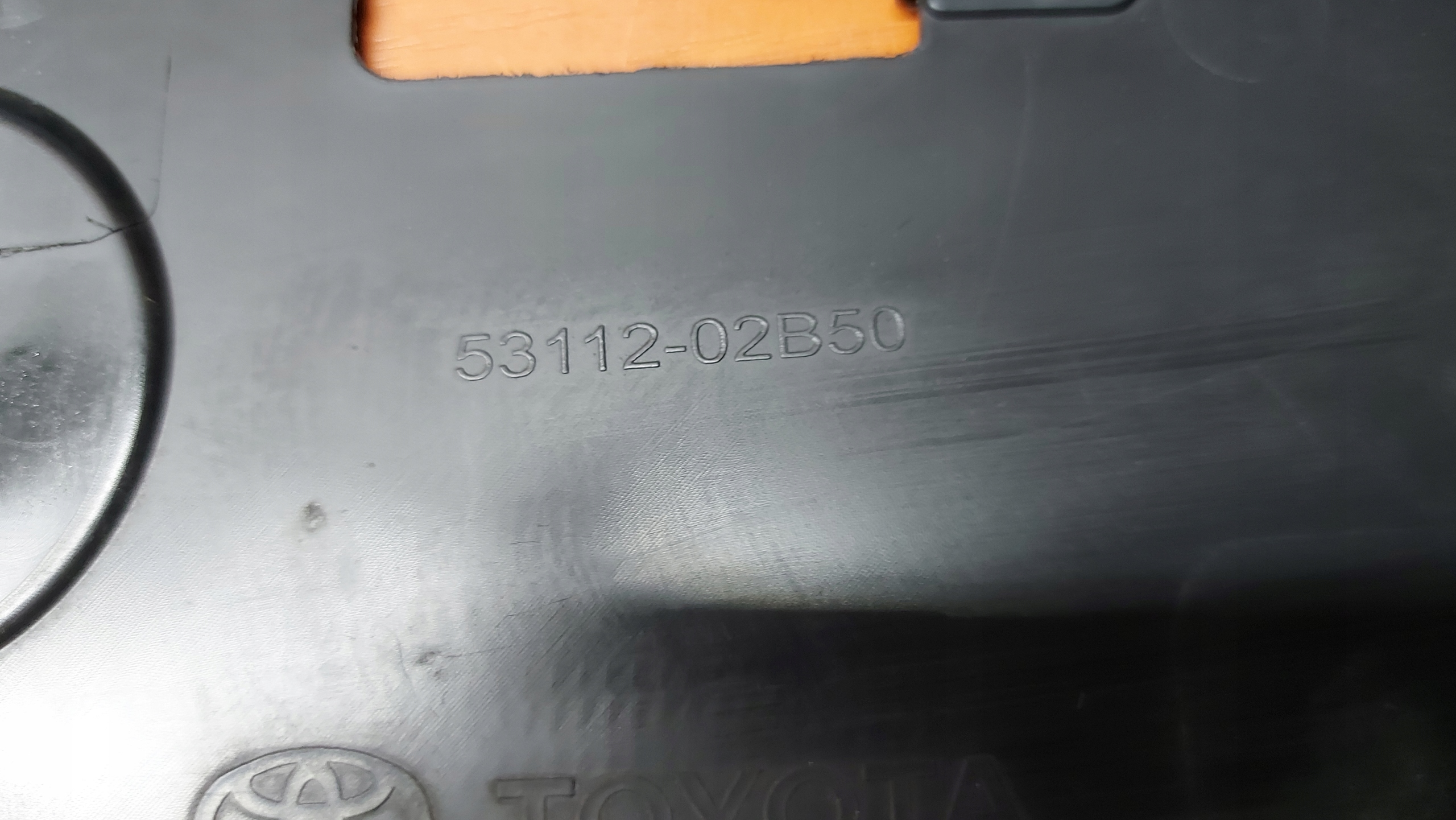 grid of a bumper central front front TOYOTA COROLLA E21 sedan 19