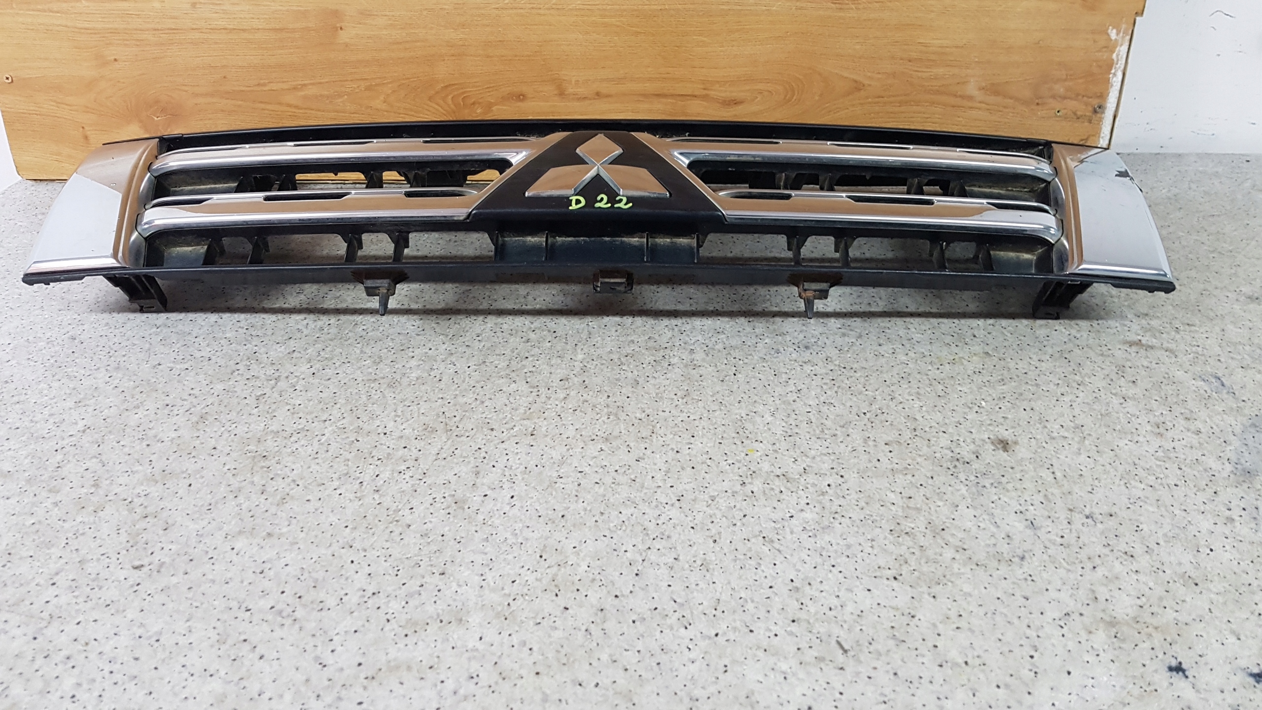 MITSUBISHI PAJERO IV 11-14 GRILL GRILL D 22