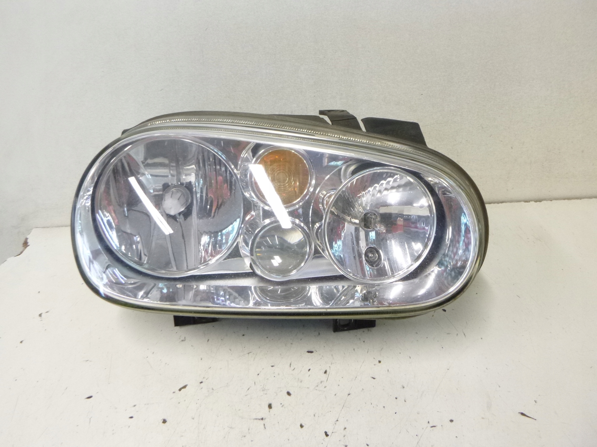 light front VW Volkswagen Golf IV 97-06r. VALEO lens