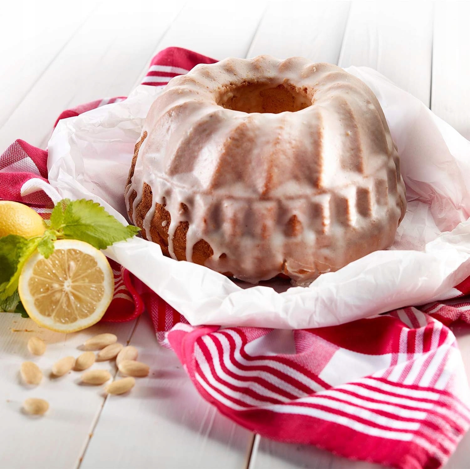 FORMA FOREMKA BLACHA DO PIECZENIA BABKI CIASTA Z TULEJĄ KOMINEM DUŻA Rodzaj forma do babki