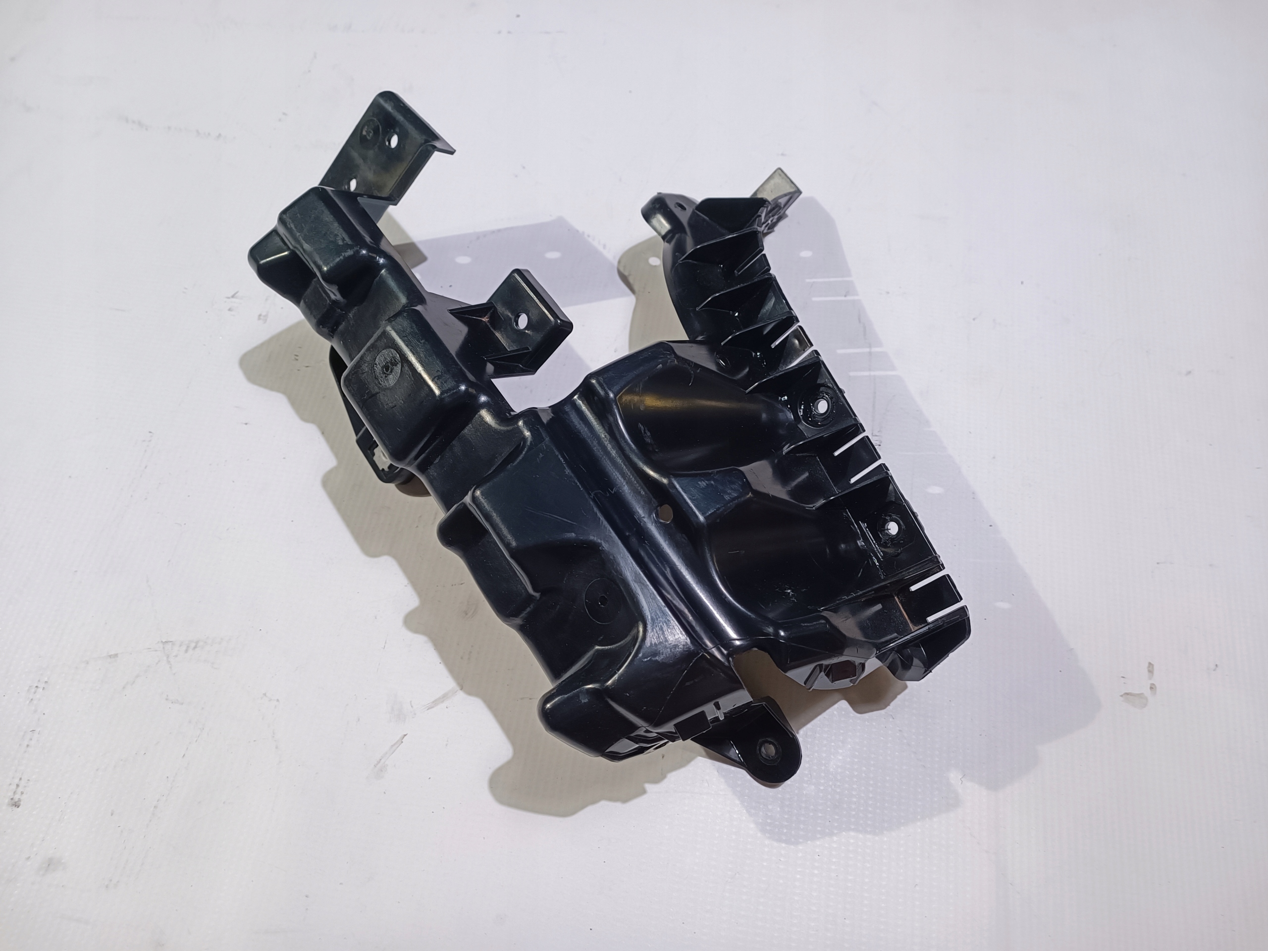 support holder of a bumper rear part rear left Chrysler Pacifica 2017