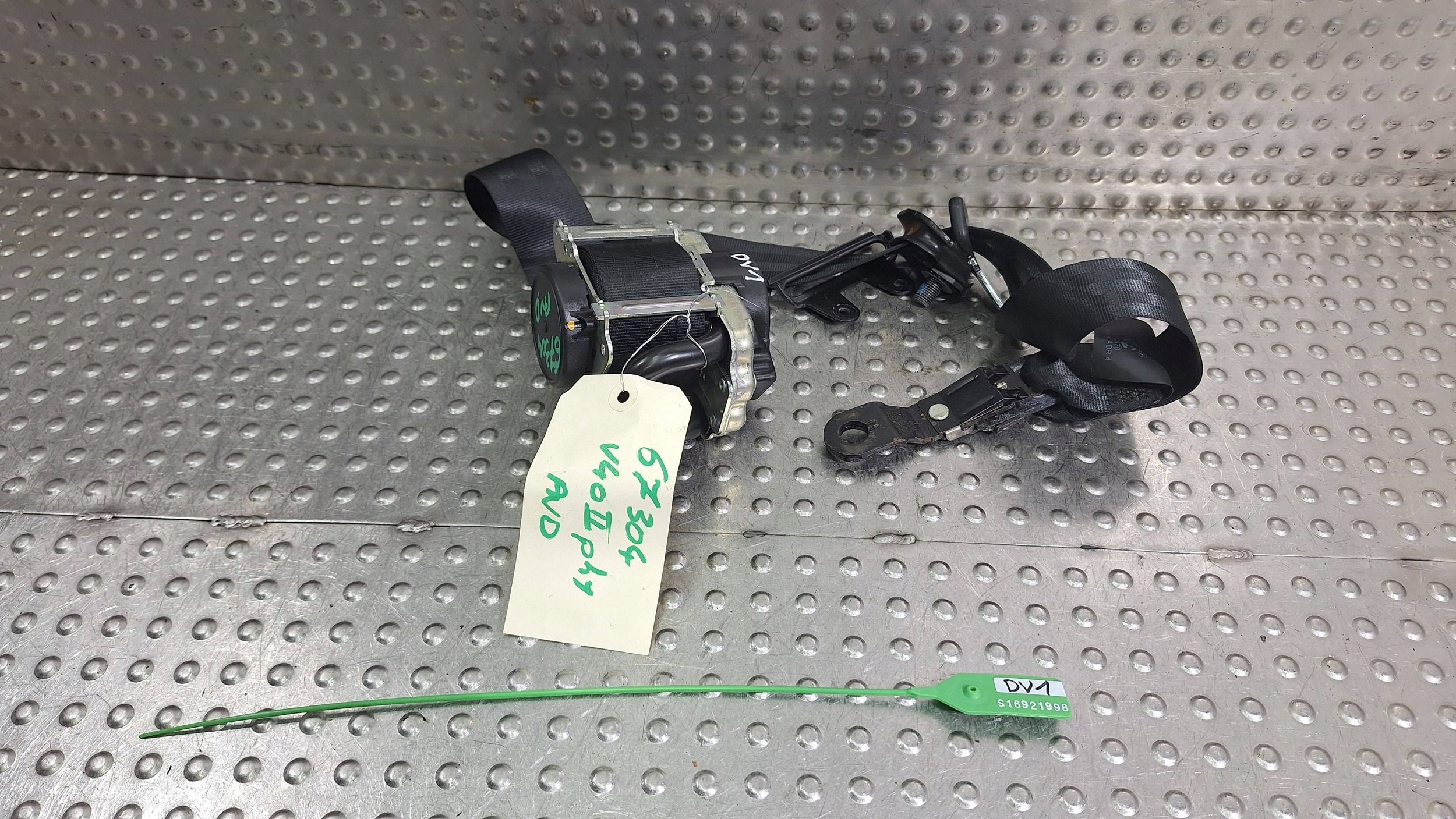 tension belt safety right front 31484536 VOLVO V40 II