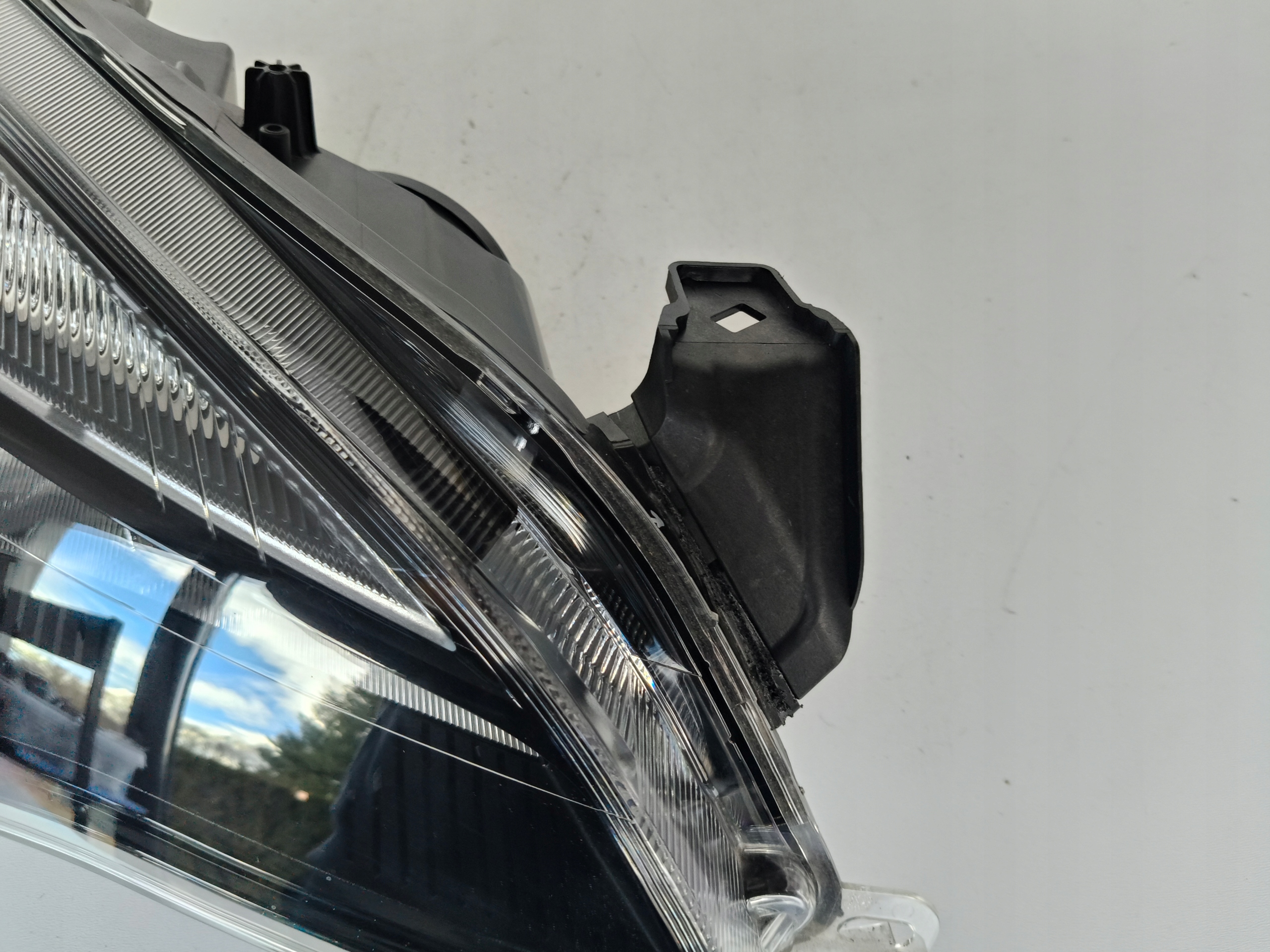 light right REFLEKTOR OPEL ASTRA J 09- CIEMNA