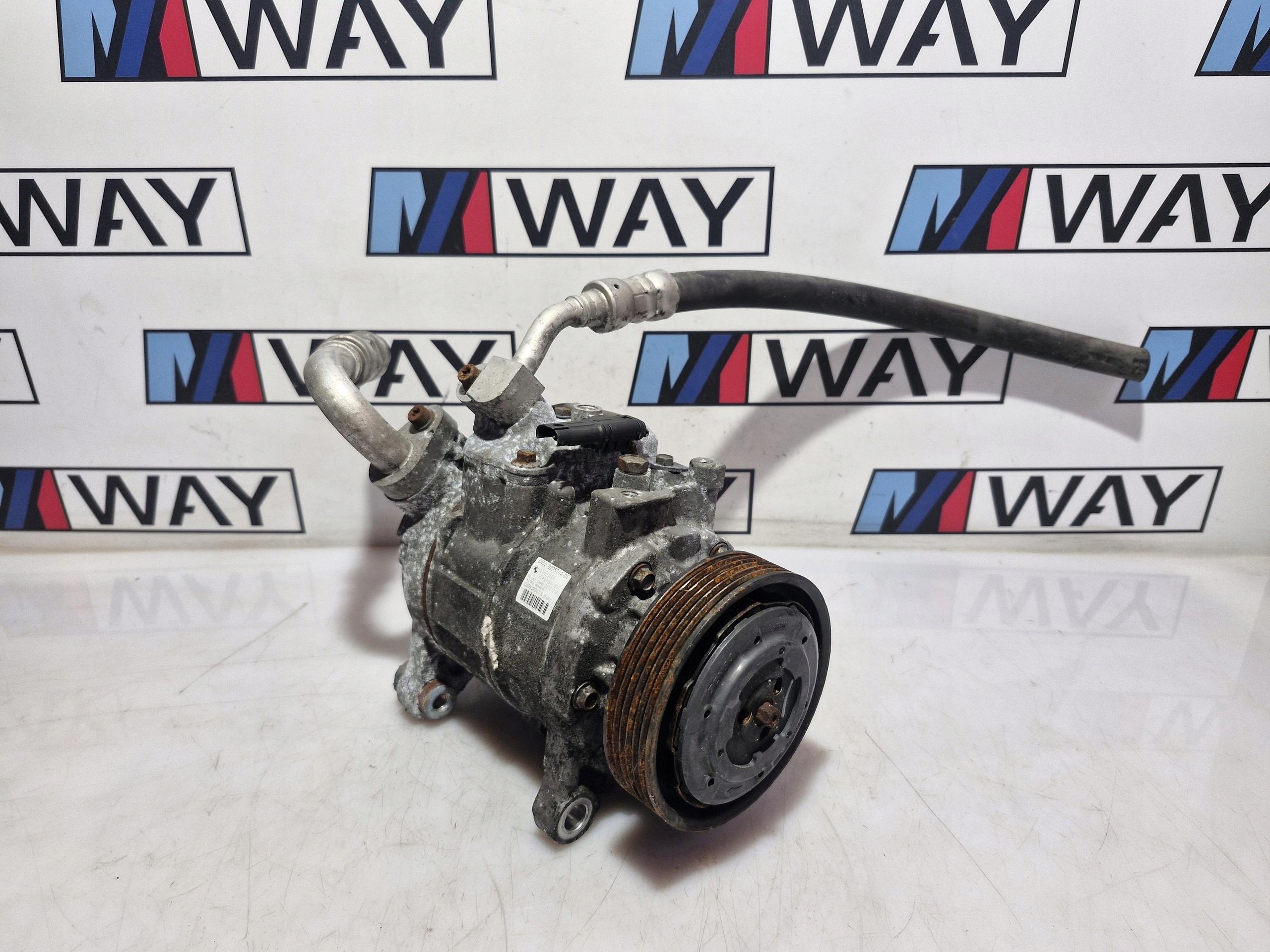 9225704 BMW E90 E91 E92 E93 F25 compressor; compressor of the air conditioning