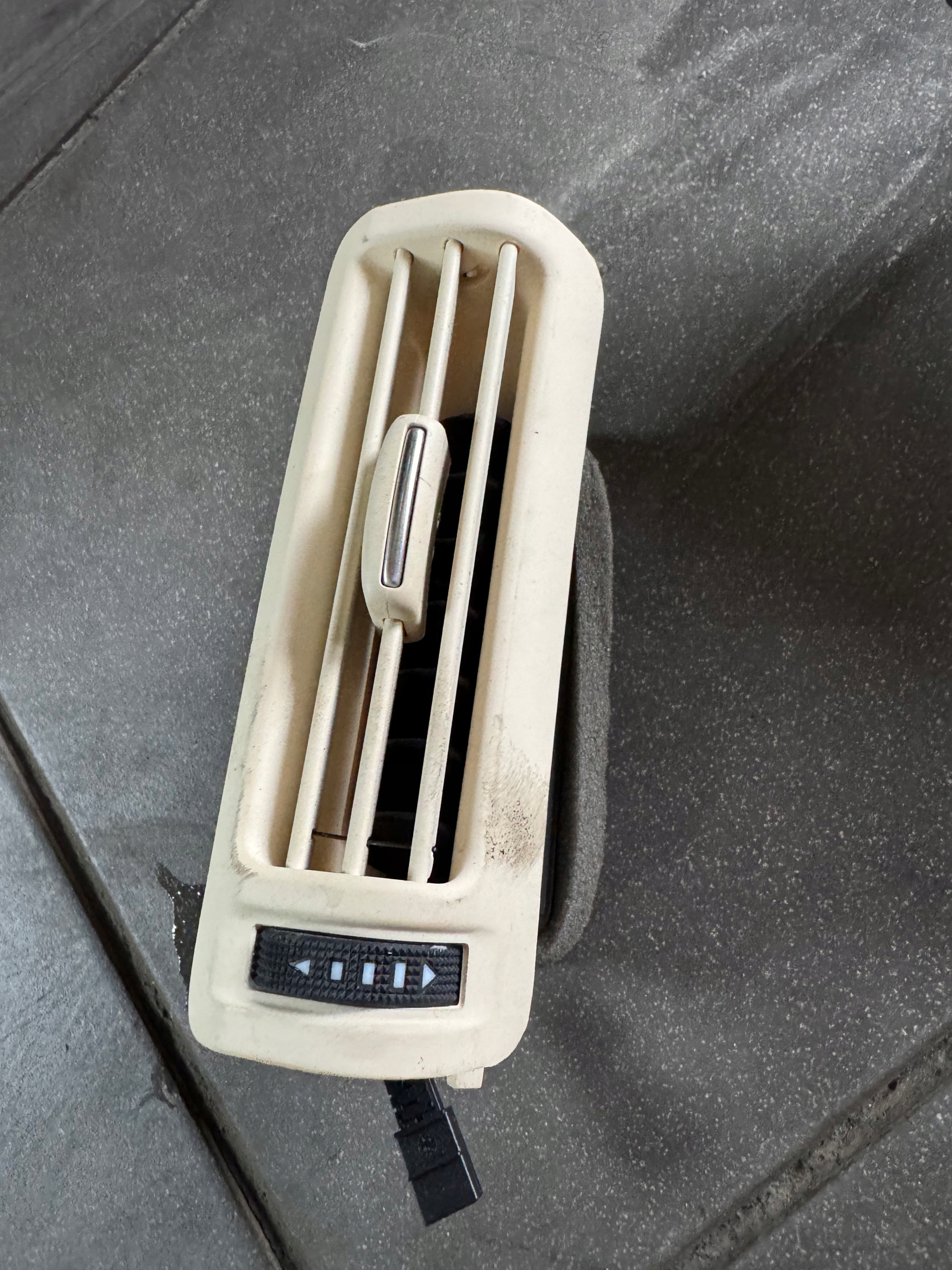 left grid air conditioning devices slupka Audi A6 C7 4G0119209C