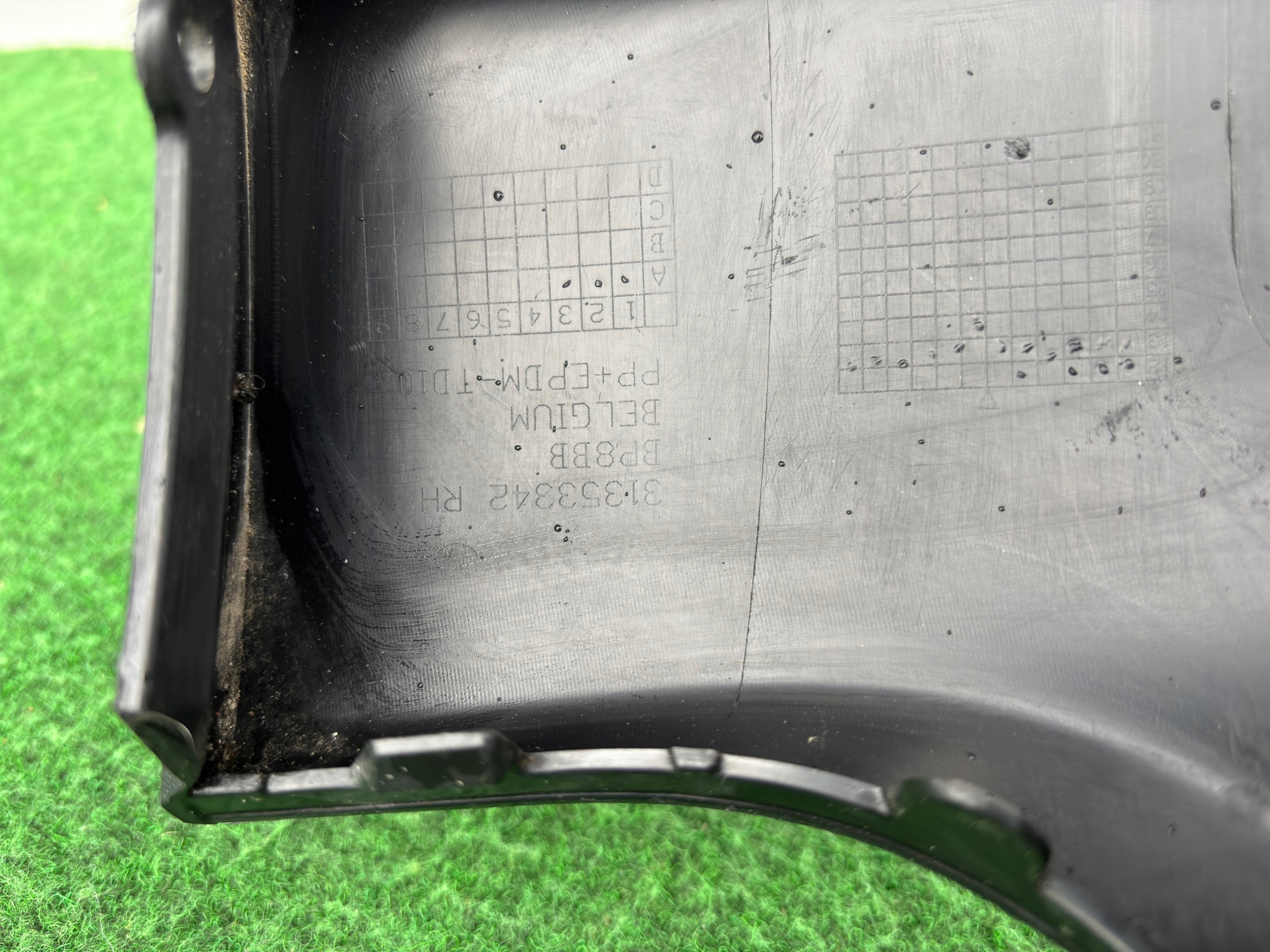 VOLVO V40 2 II CROSS right bumper front corner moulding PAK24/363MR