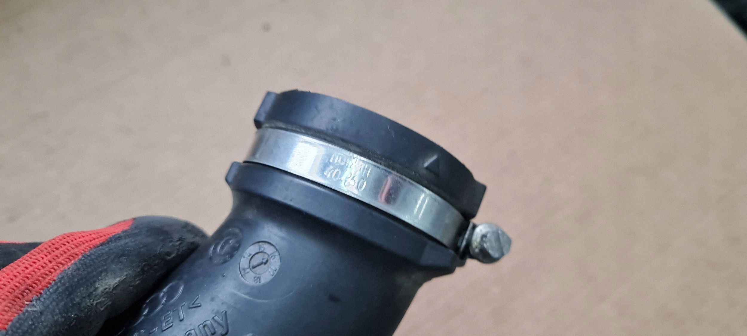 A4 B9 8W pipe air 2.0 TDI 04L129661B A5 8W