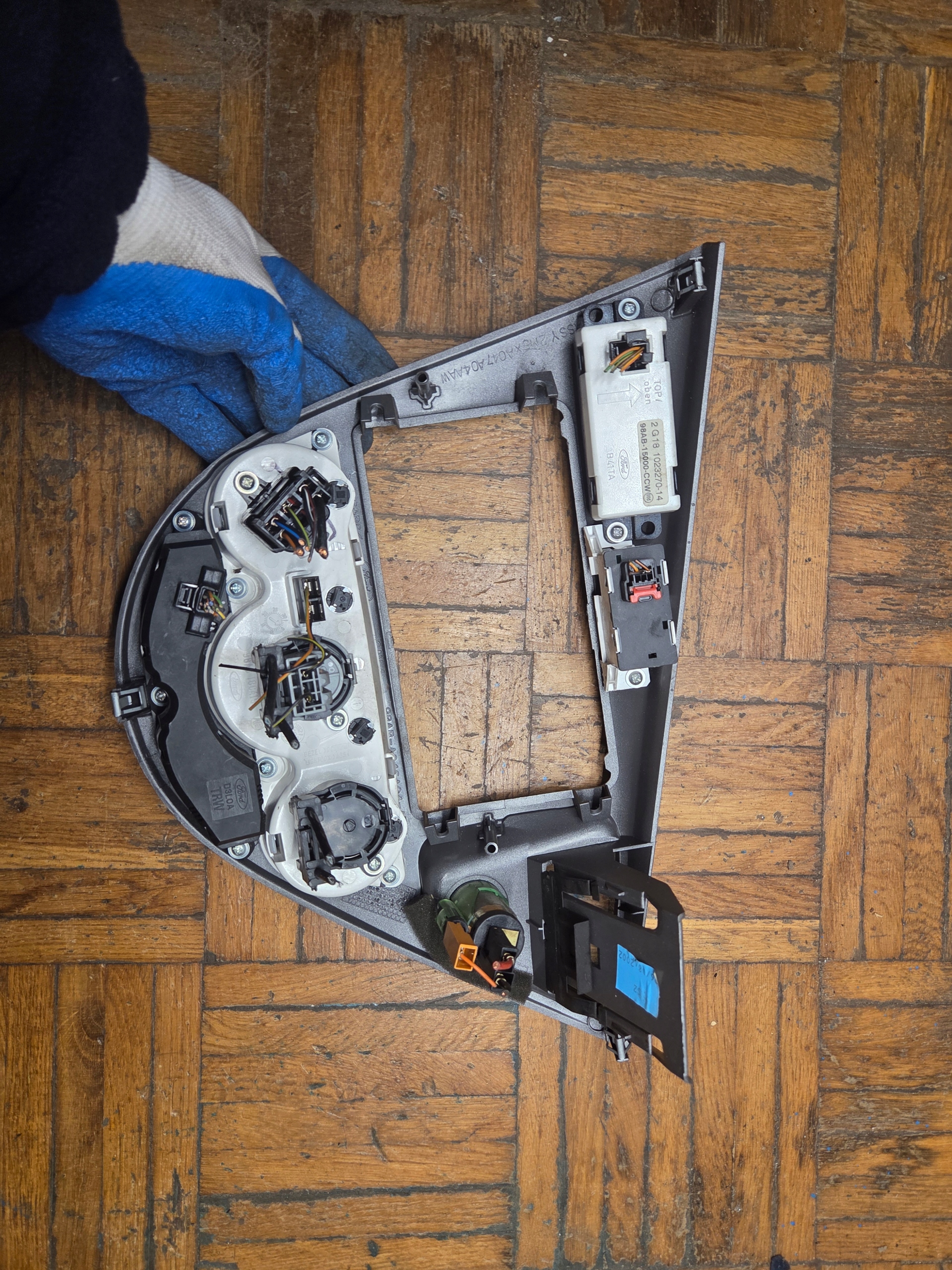console central FORD FOCUS MK1 2M5X-A047A04 98AB-15000-CCW