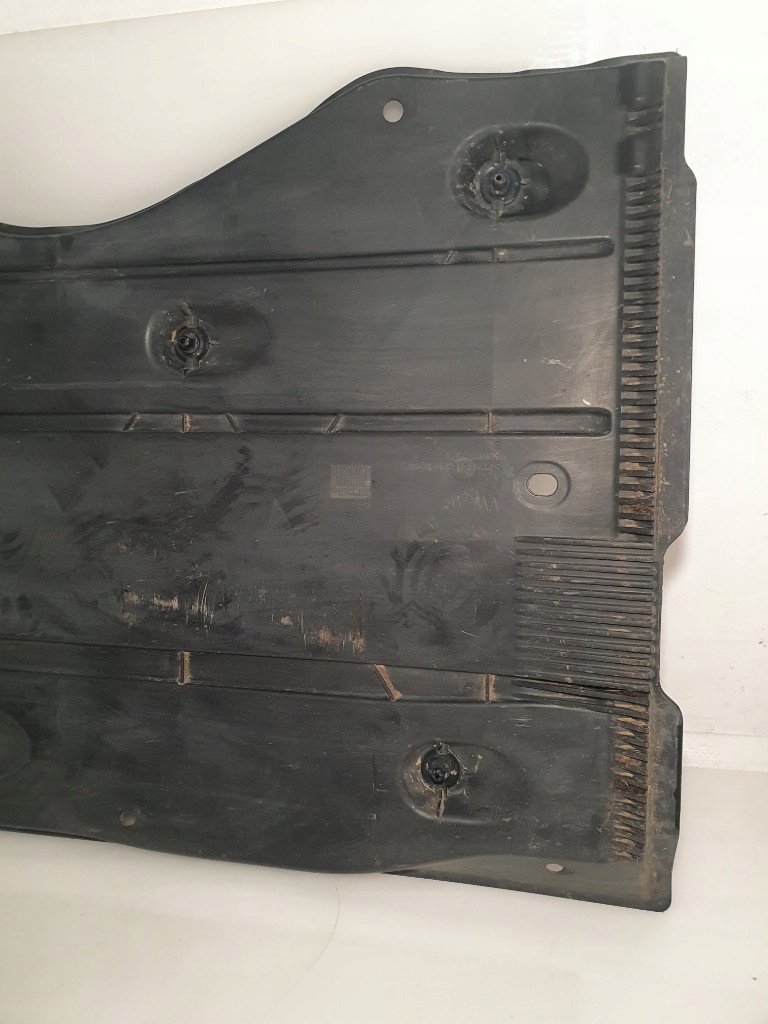 A3 8V GOLF VII LEON III PASSAT B8 OSŁONA PODWOZIA PRAWA 5Q0825272A ORYGINAŁ Producent części Audi OE