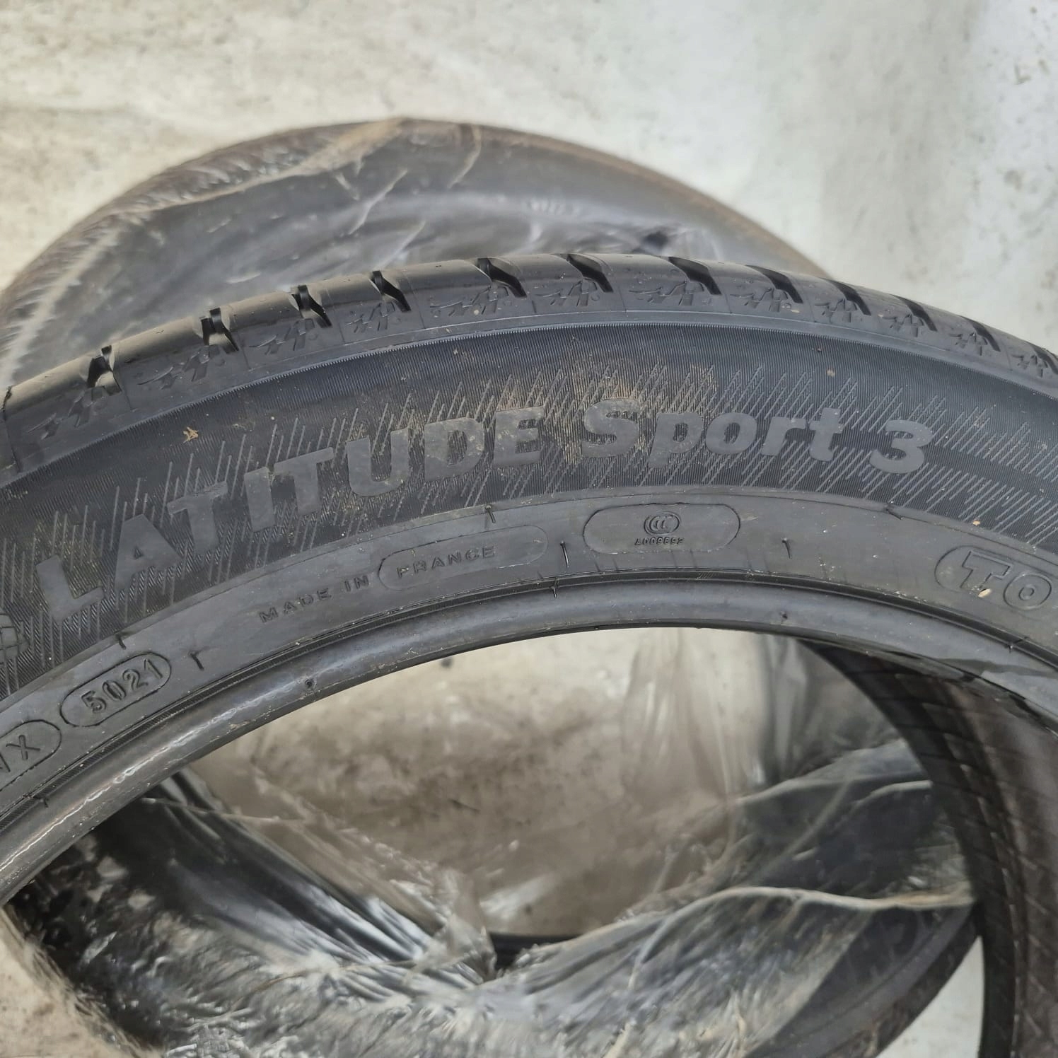 MICHELIN LATITUDE SPORT 3 255/45 R20 tyres summer