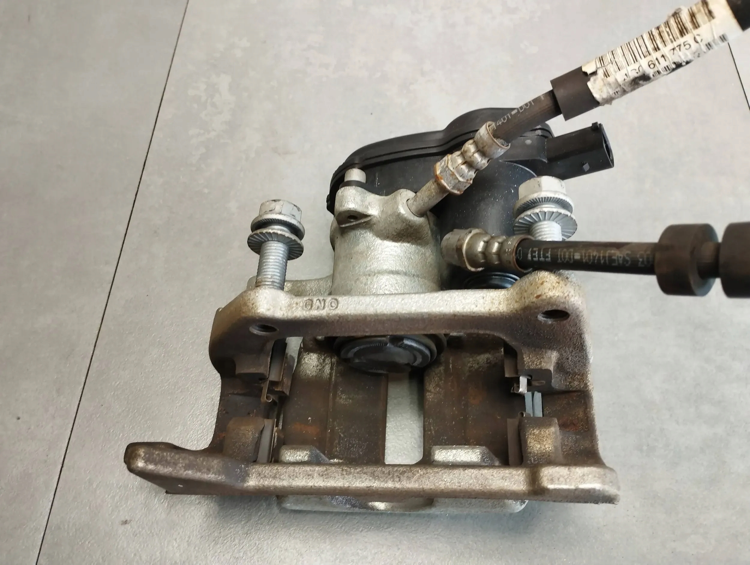 Audi A6 C7 4G caliper electrical right rear part 4G0615404 4G6AH