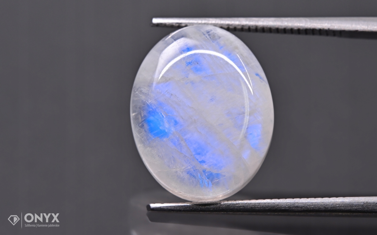 Měsíční kámen konvexní mělký ovál 15x12 mm