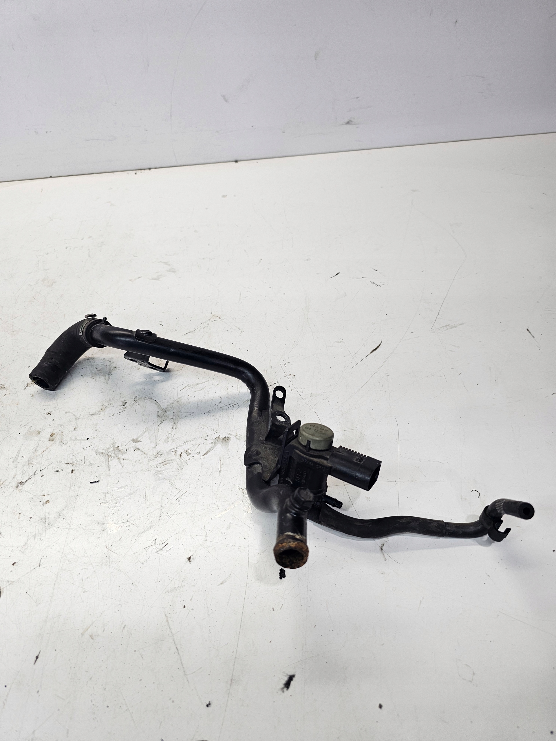 vedení hadice vody AUDI A4 A5 A6 3.0 TDI 059121507AB