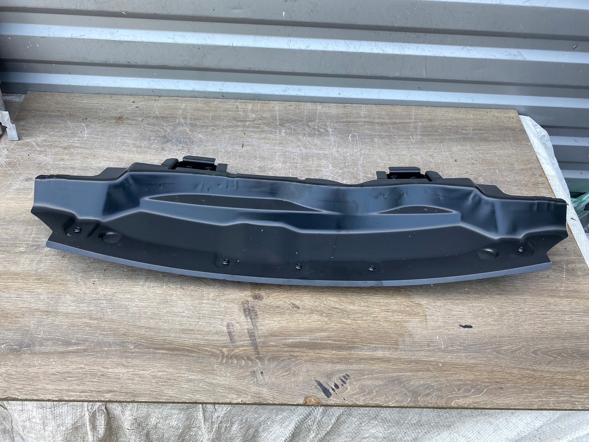 PORSCHE MACAN 95B PAS TYLNY WZMOCNIENIE 95b813307a