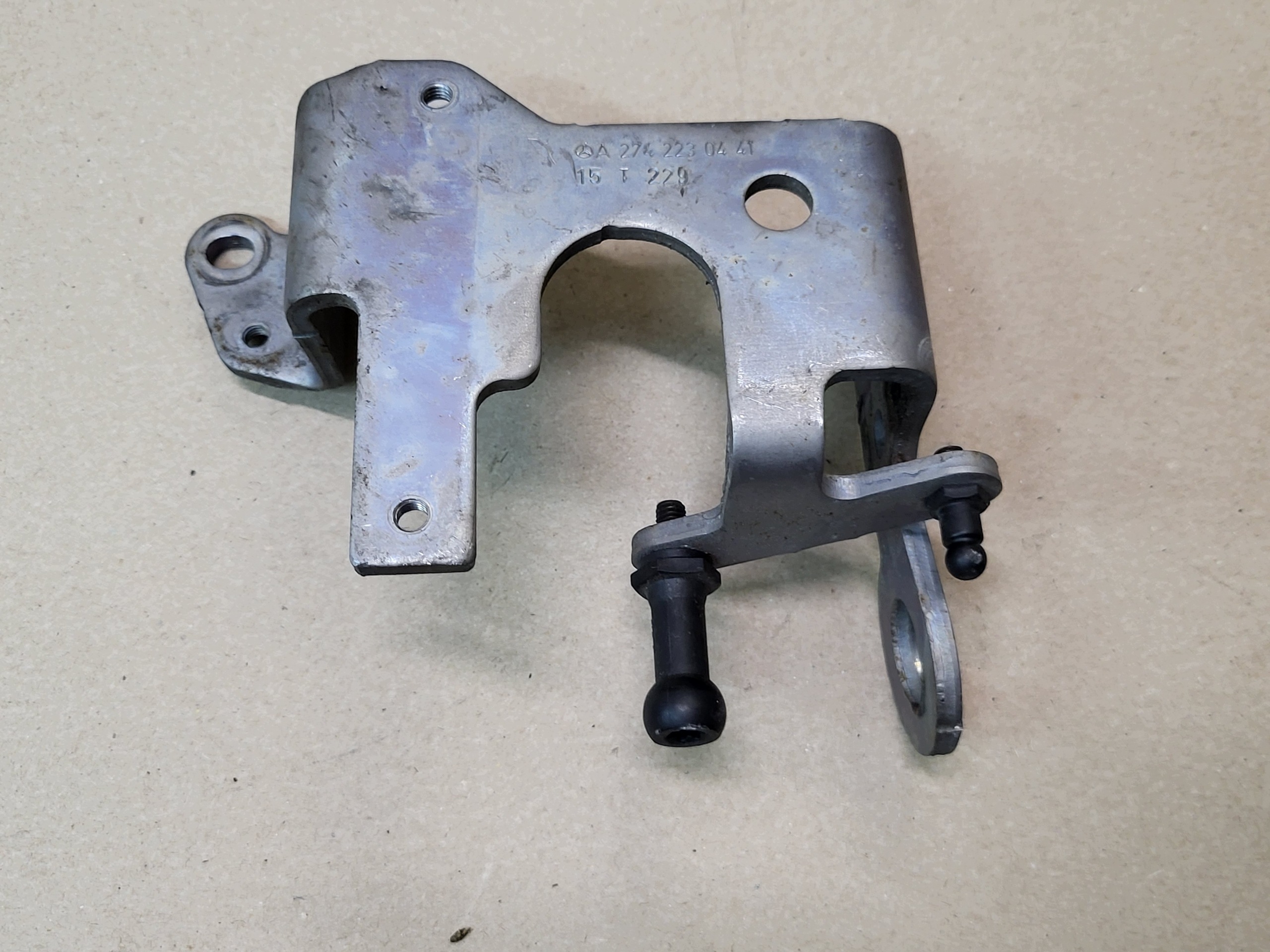 holder holder engine mount MERCEDES C-KL W205 2.0 CGI A2742230441 OE