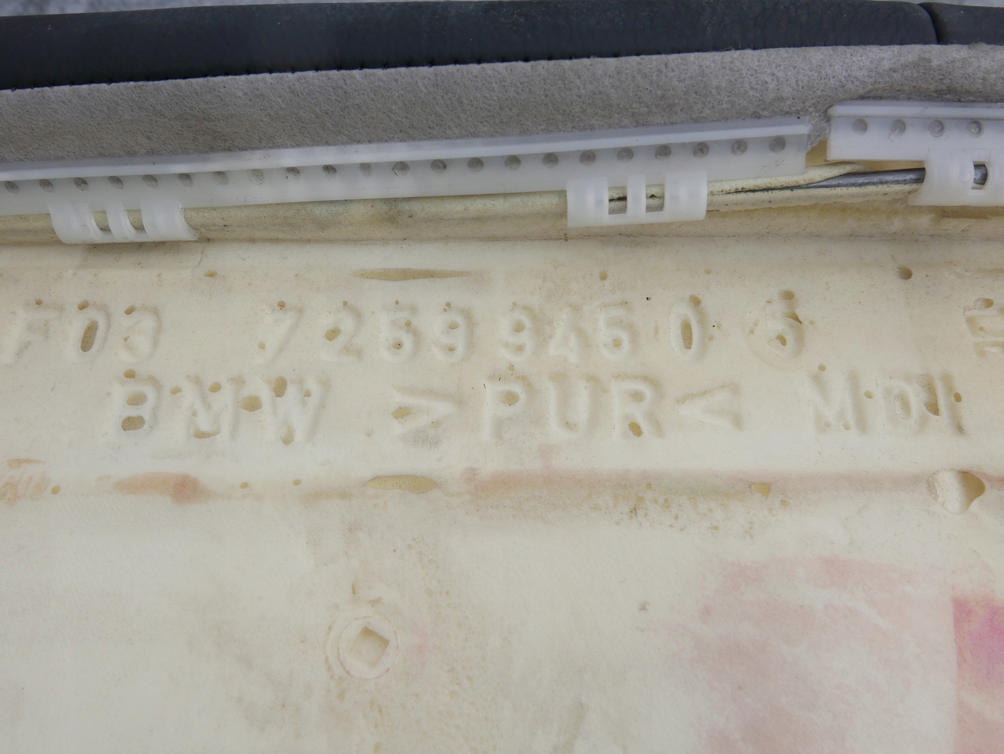 дивана зад BMW OE 7259945