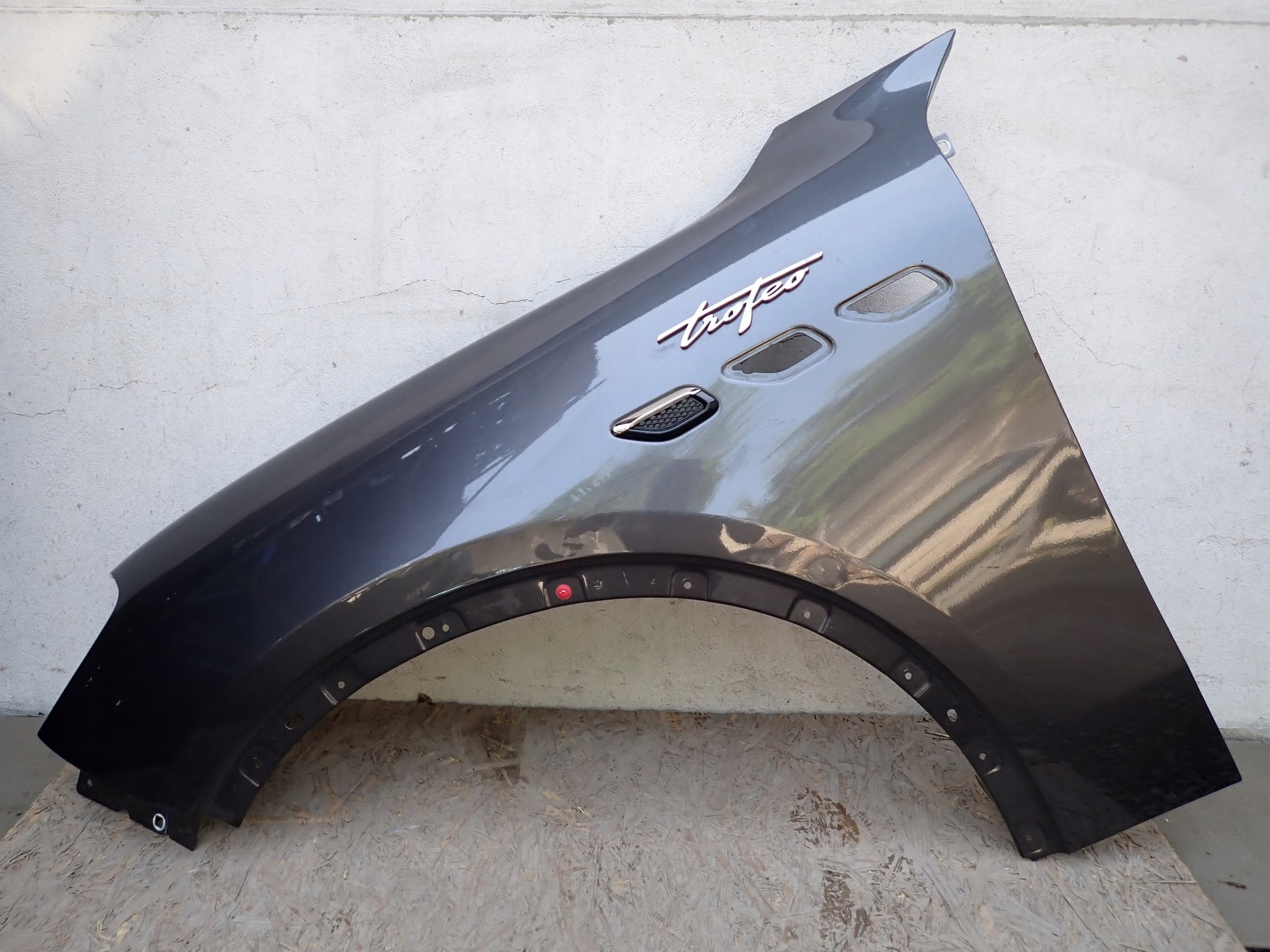 fender left front front MASERATI GRECALE 2022