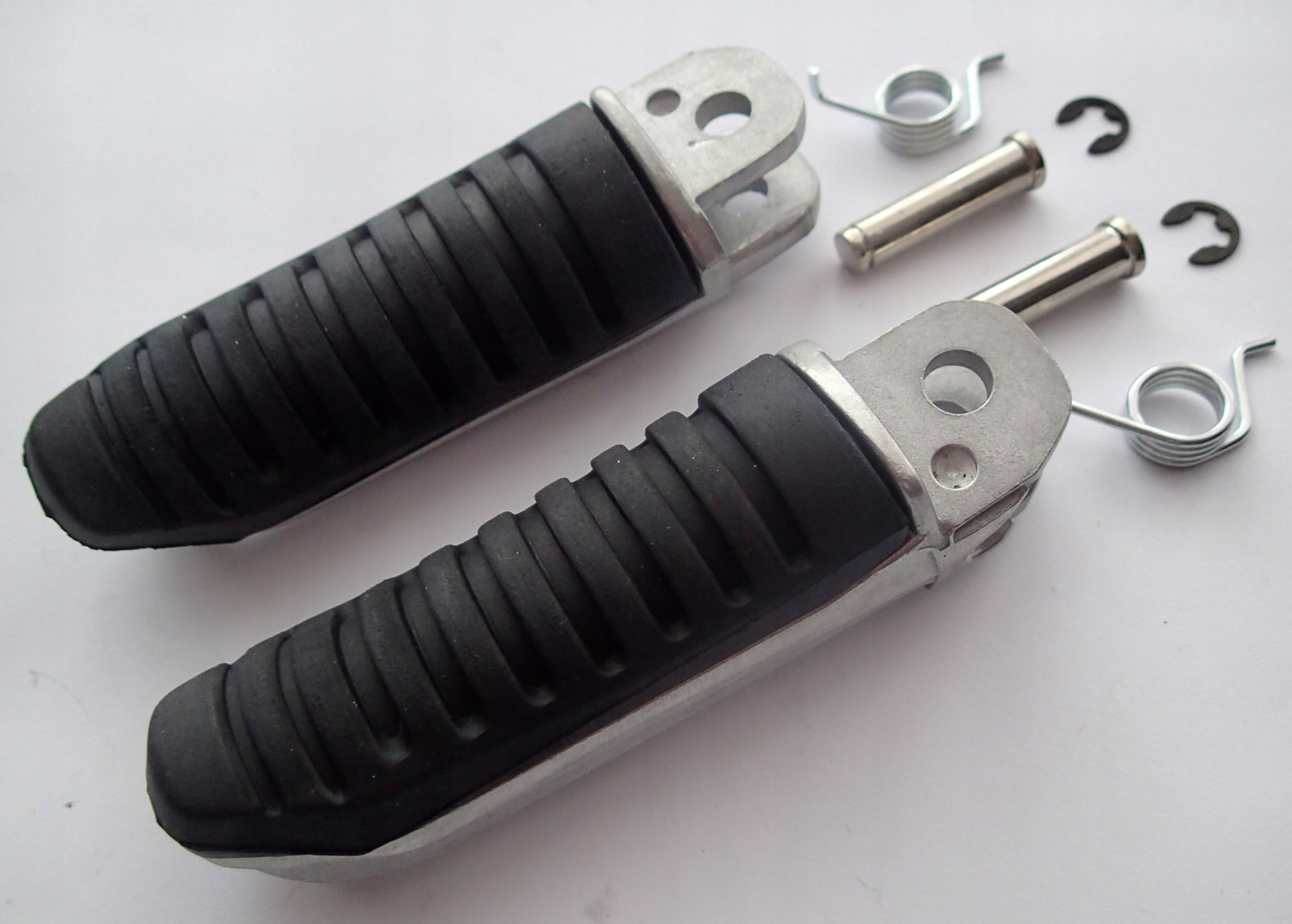 PODNÓŻKI podnóżek Suzuki GSF 1200 i 600 GSF 400