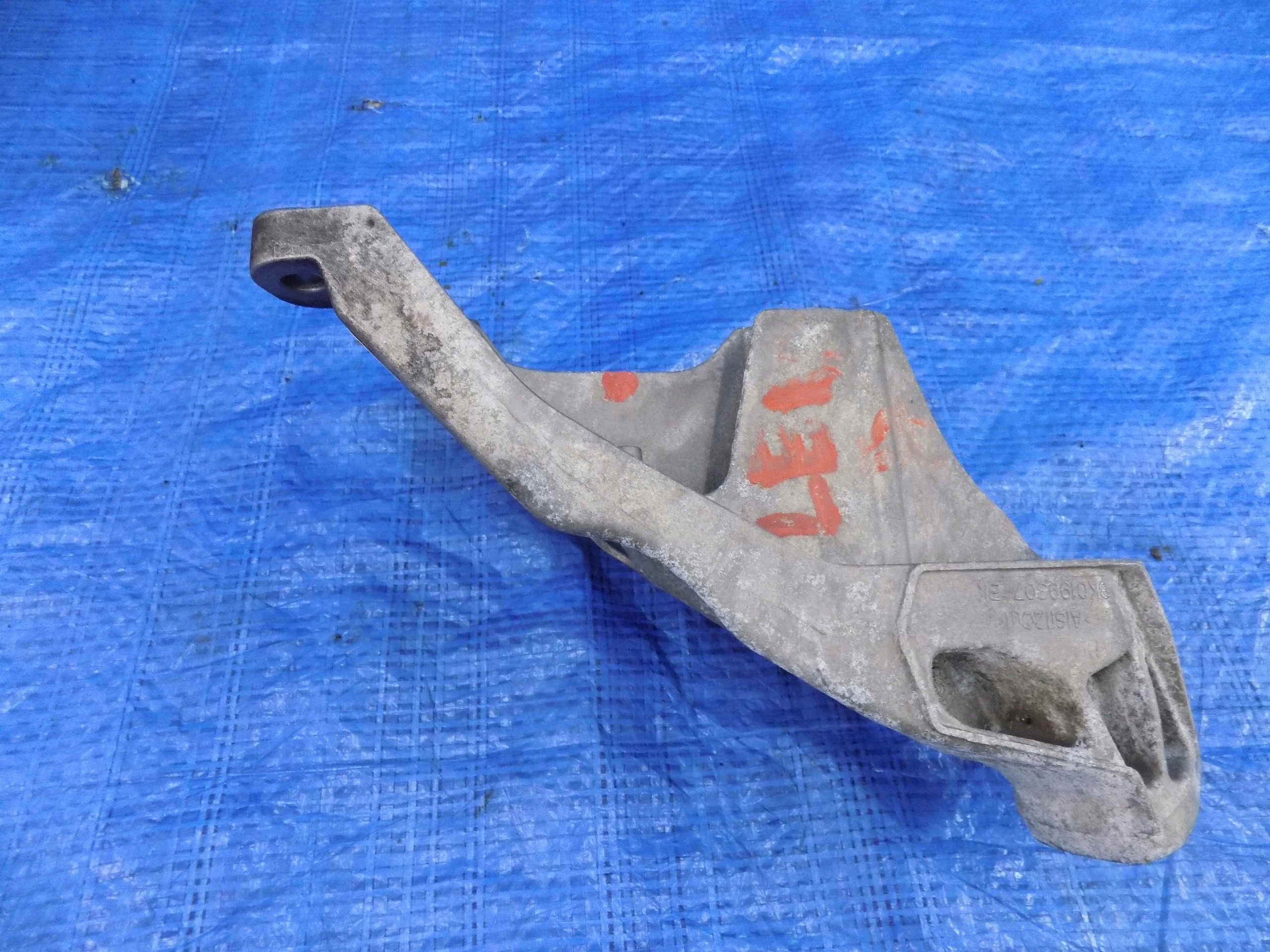 holder engine mount left AUDI Q5 8R 09R 2,0TDI
