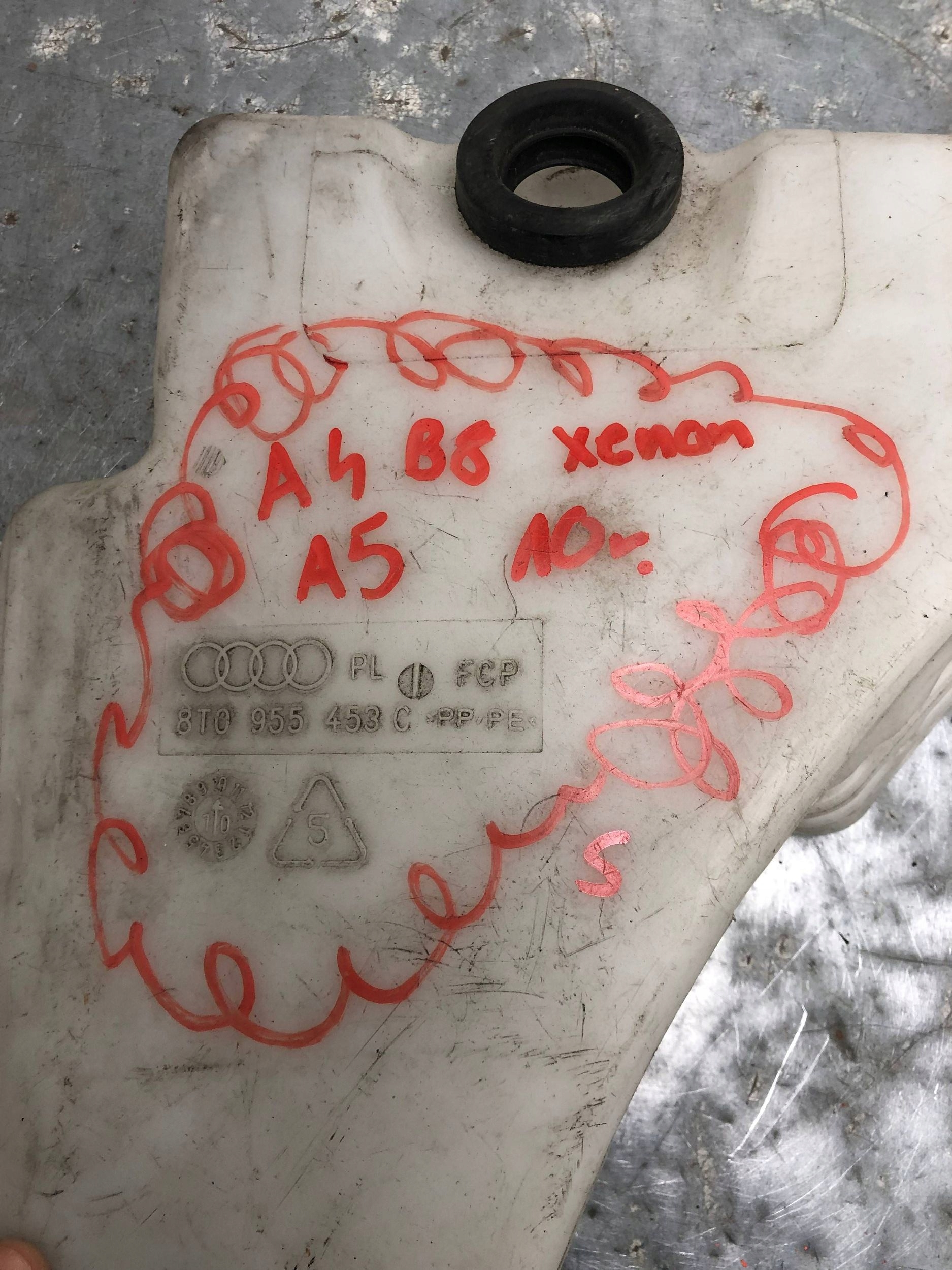washer fluid tank AUDI A4 B8 A5 XENON 8T0955453C