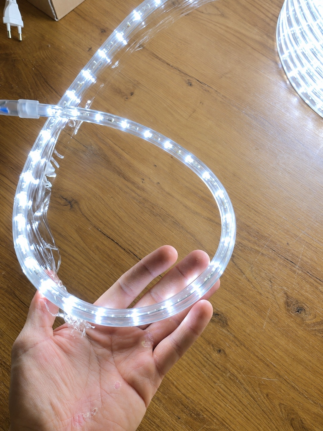 Biały zimny wąż świetlny LED 2 PIN do zastosowań zewnętrznych