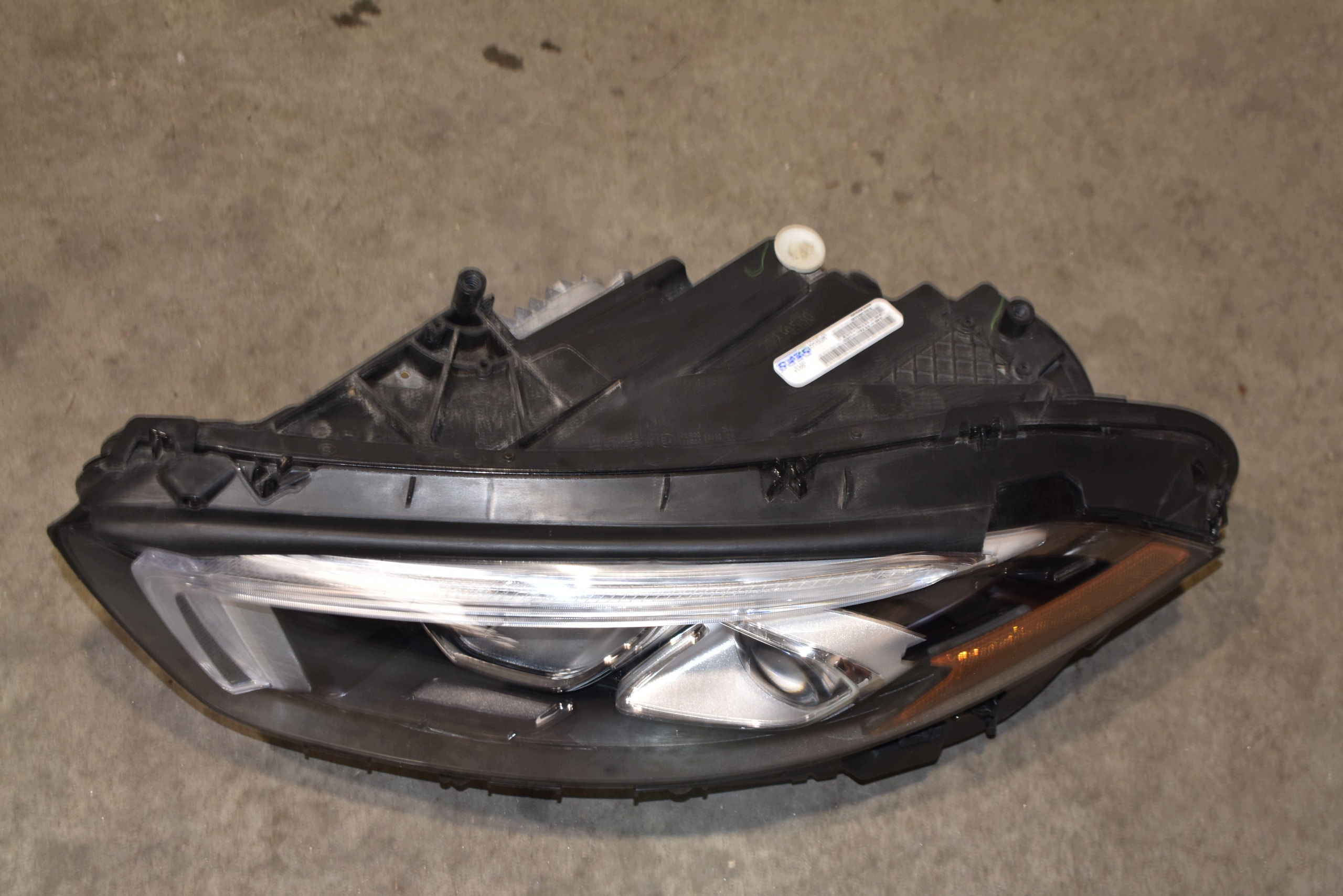 perfect condition light front front left + MODULY MERCEDES W177 A1779064105 1