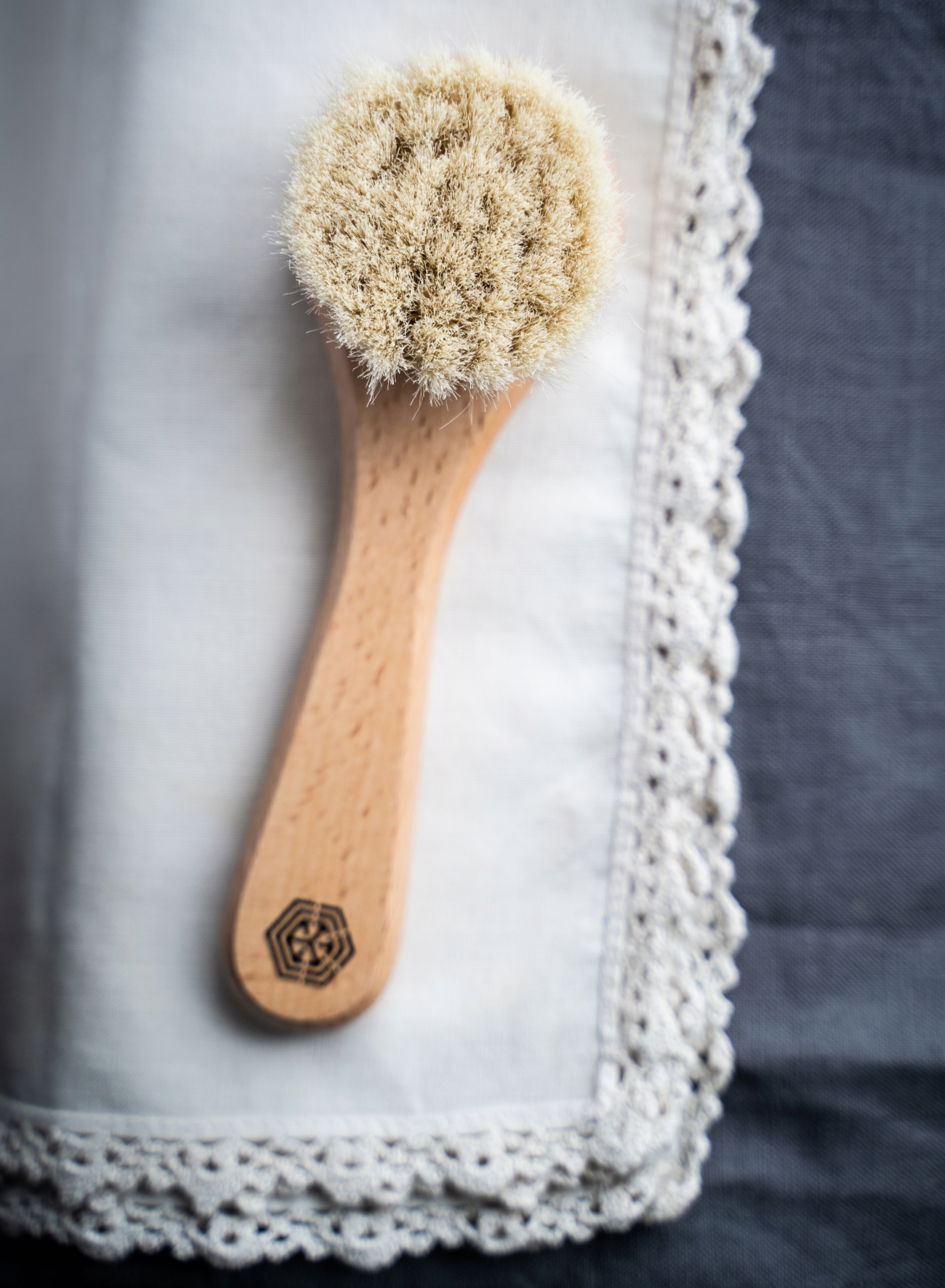 NESTED SZCZOTKA DO MASAŻU I MYCIA TWARZY Z KOZINY Kod producenta 5903678888039