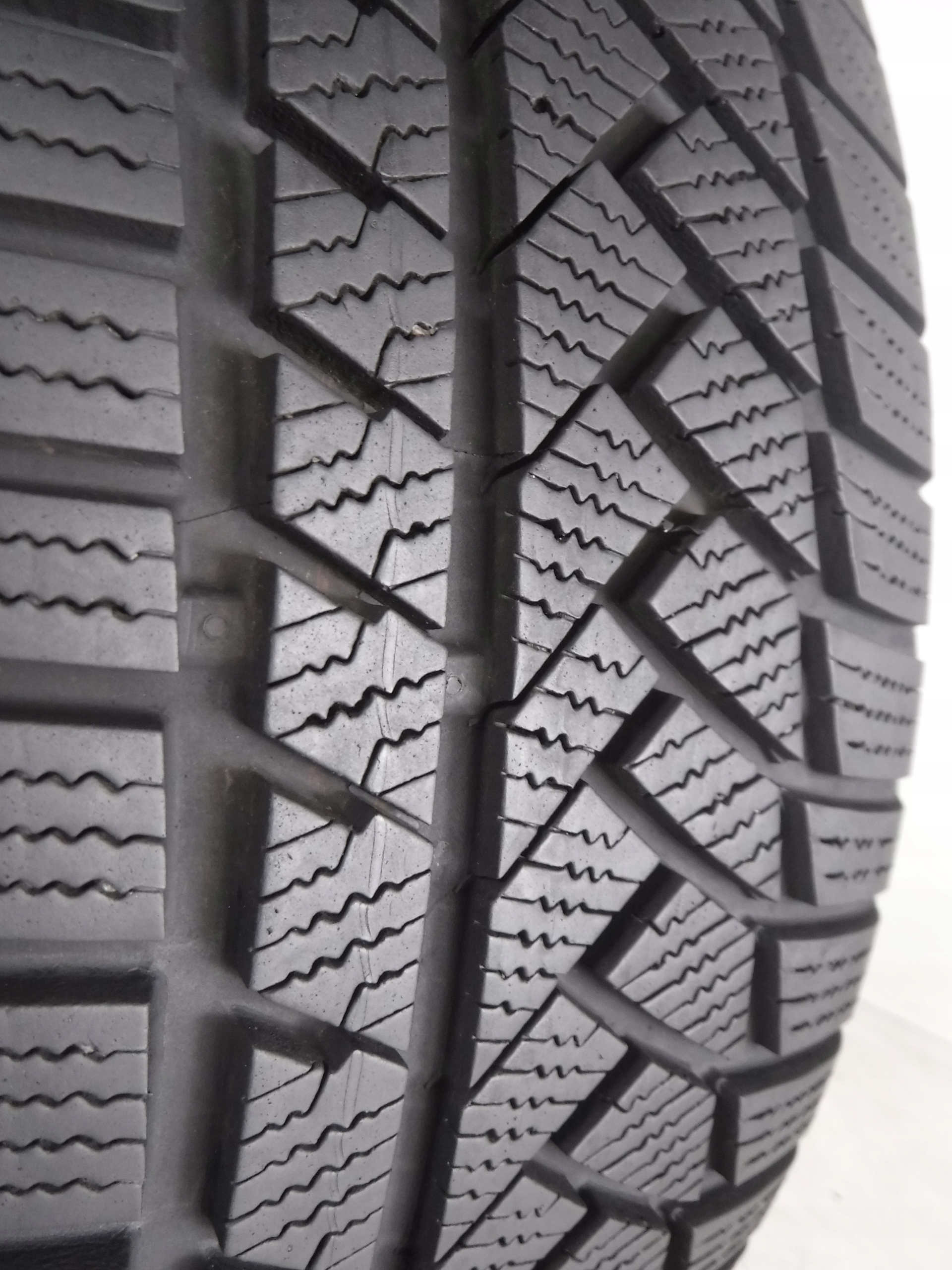 235/55/18 100H CONTINENTAL WINTERCONTACT TS850P Profil opony 55