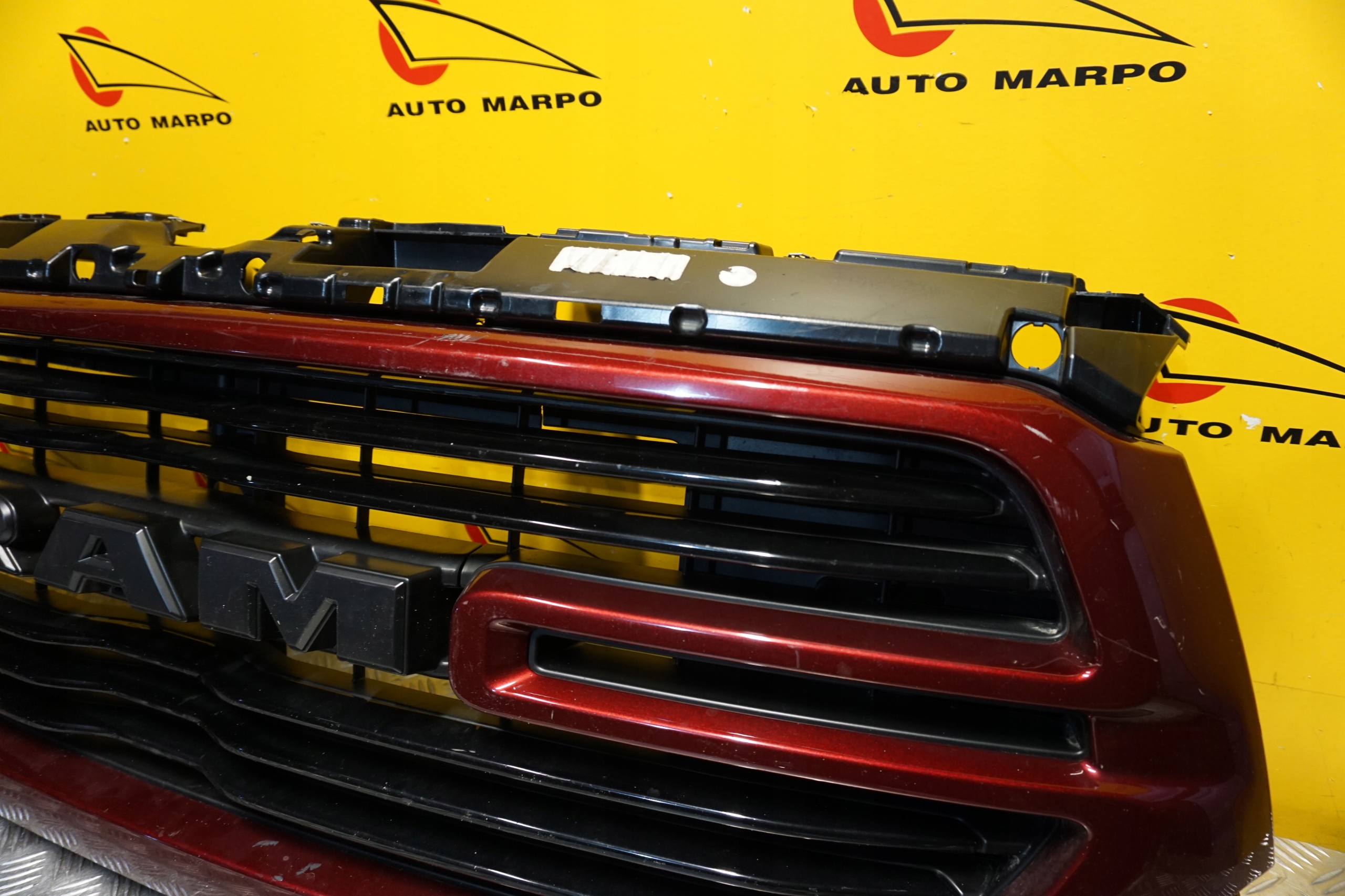 DODGE RAM 1500 2019 - 2023 Atrapa Grill 68366528AH Strona zabudowy przód