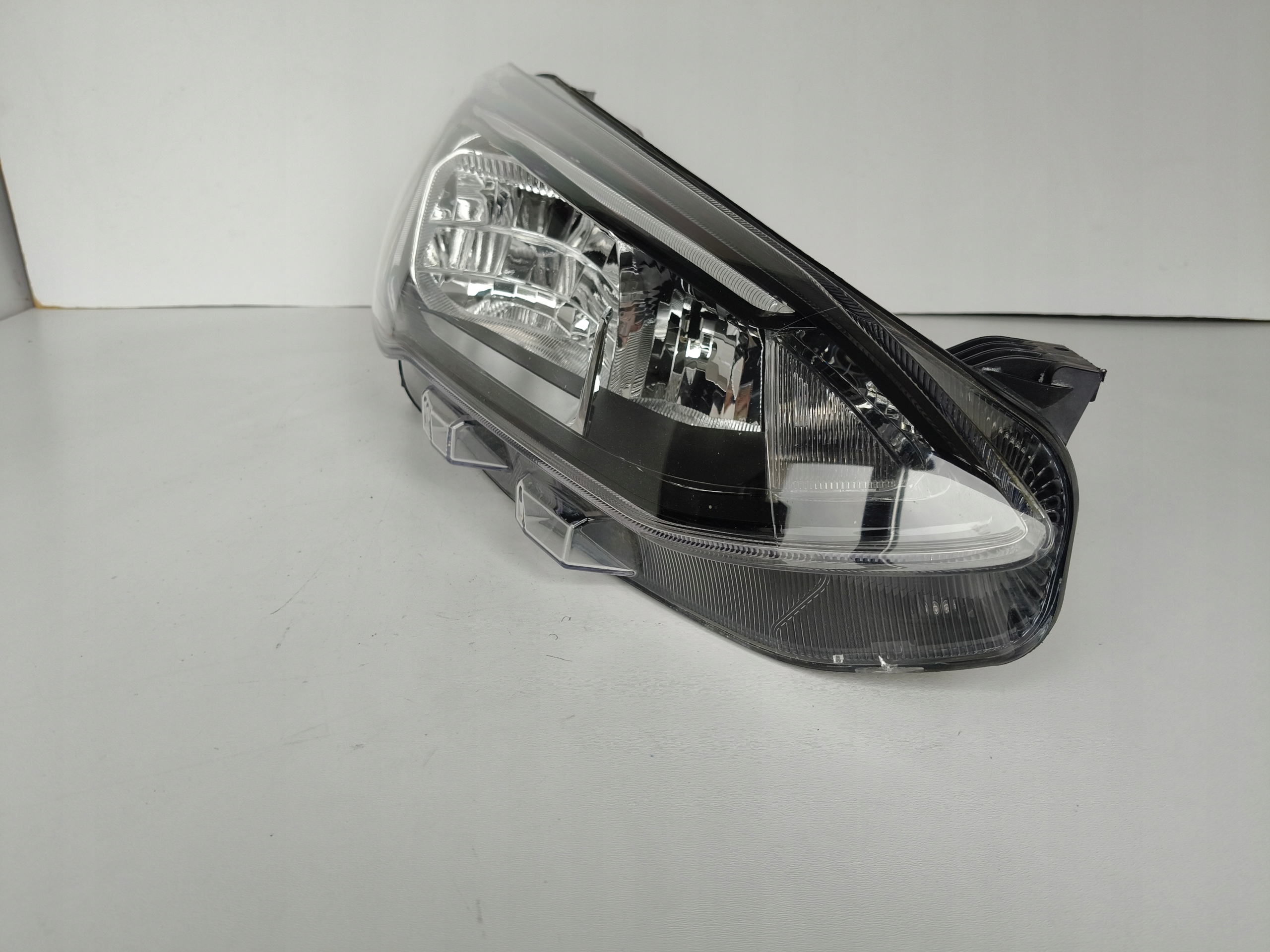 light right REFLEKTOR FORD FOCUS MK4 18- LED