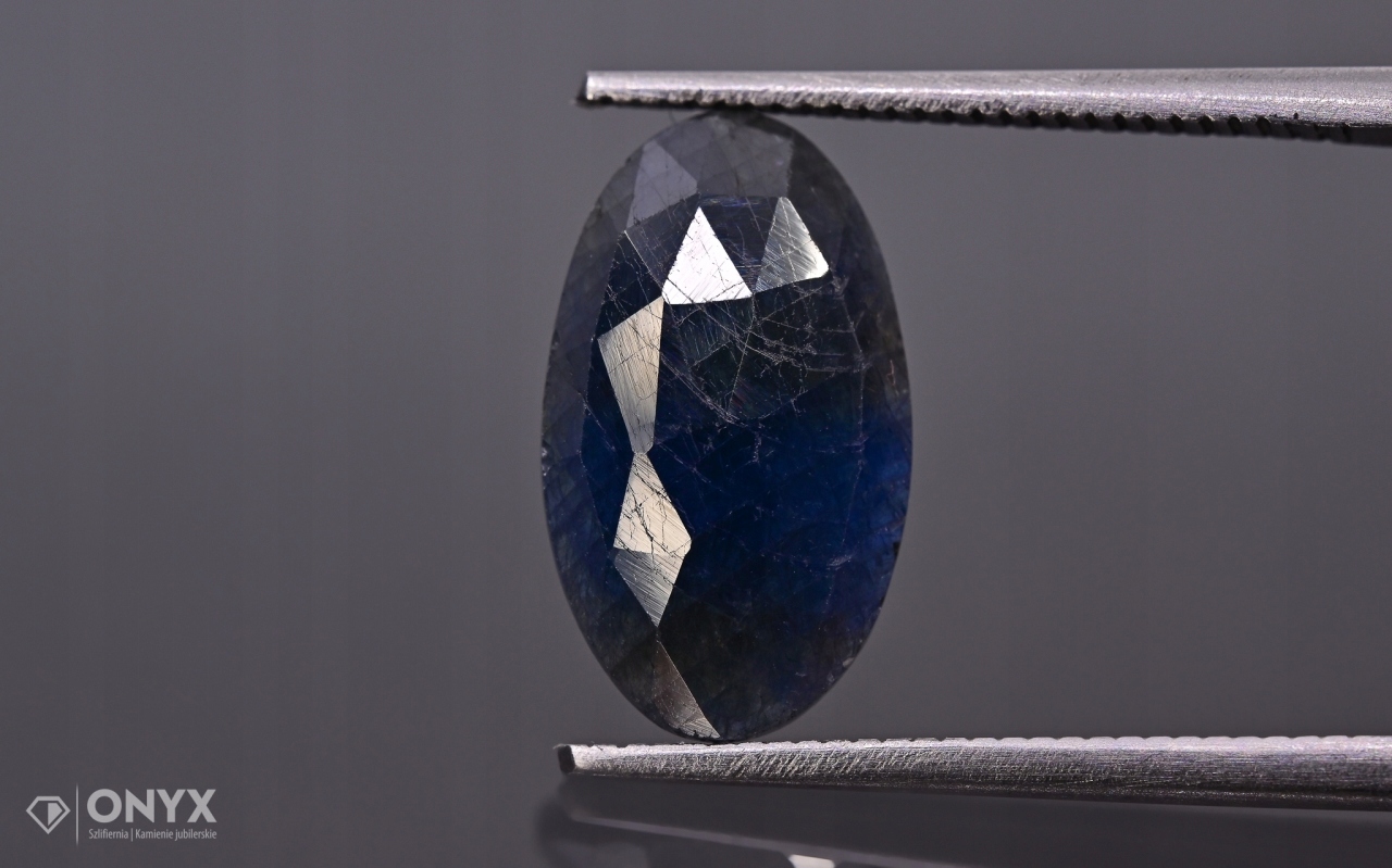 Safírová fazetovaná rozeta ovál 13,5x7,8 mm