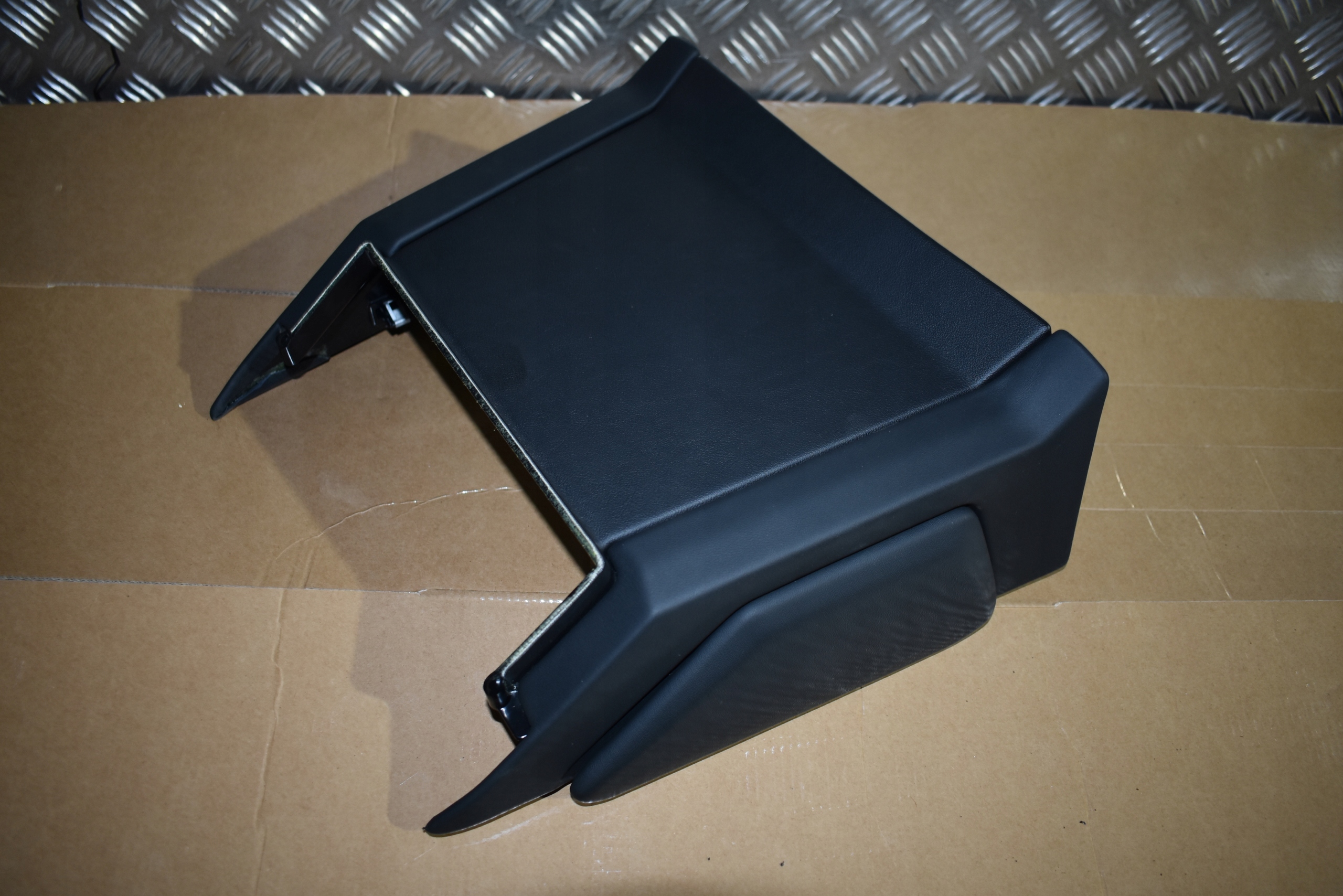 IDEALNA cover upper consoles KPL. LAMBORGHINI URUS 1