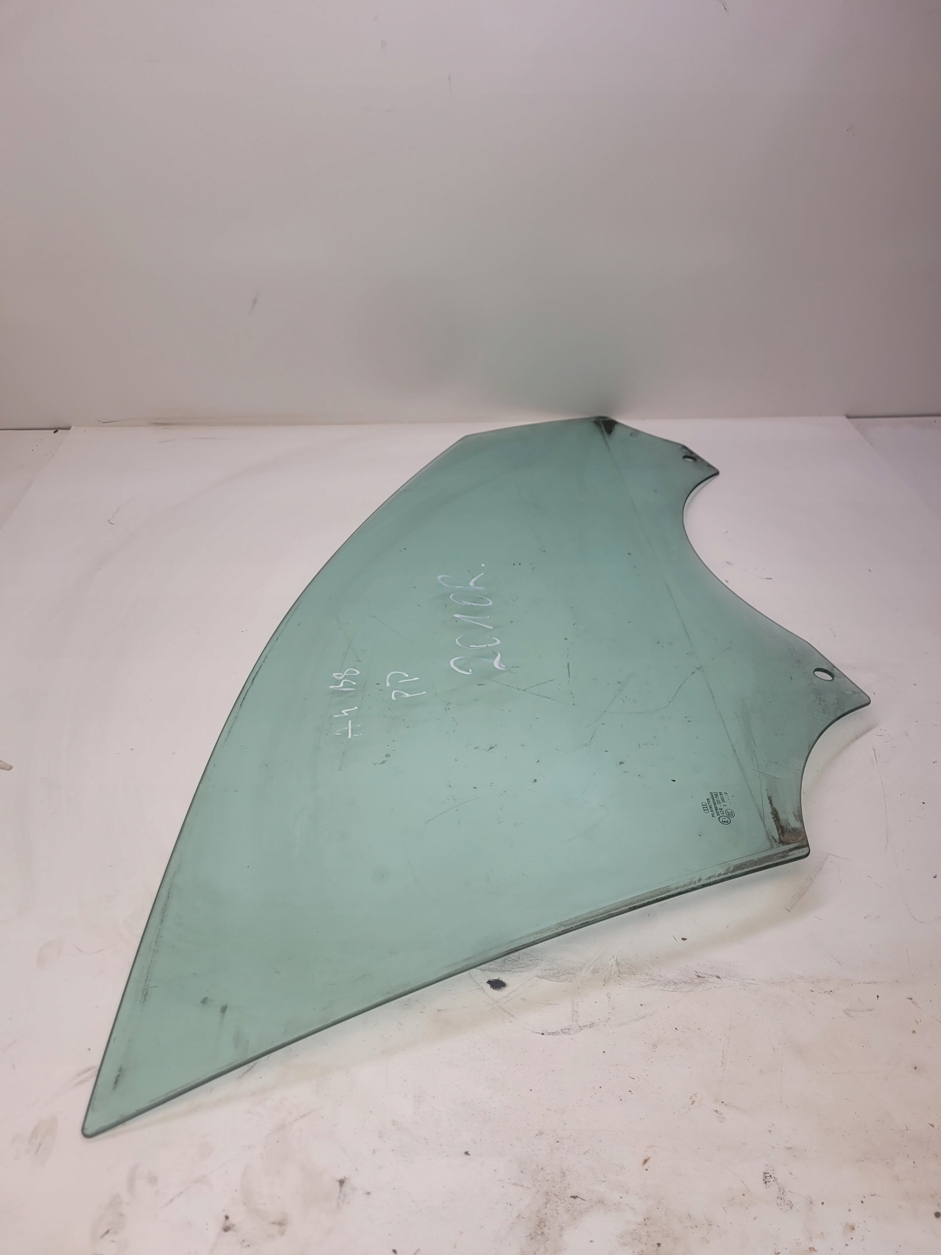 window side door right front AUDI A4 B8 2010R