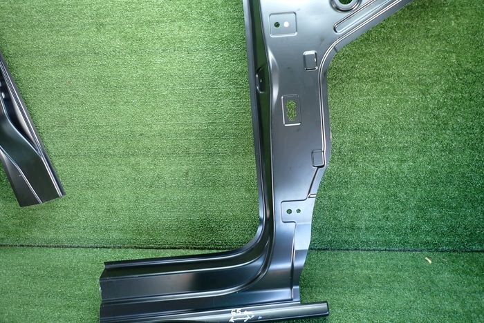 VW T7 MUTIVAN 21- 65cm pillar side front right