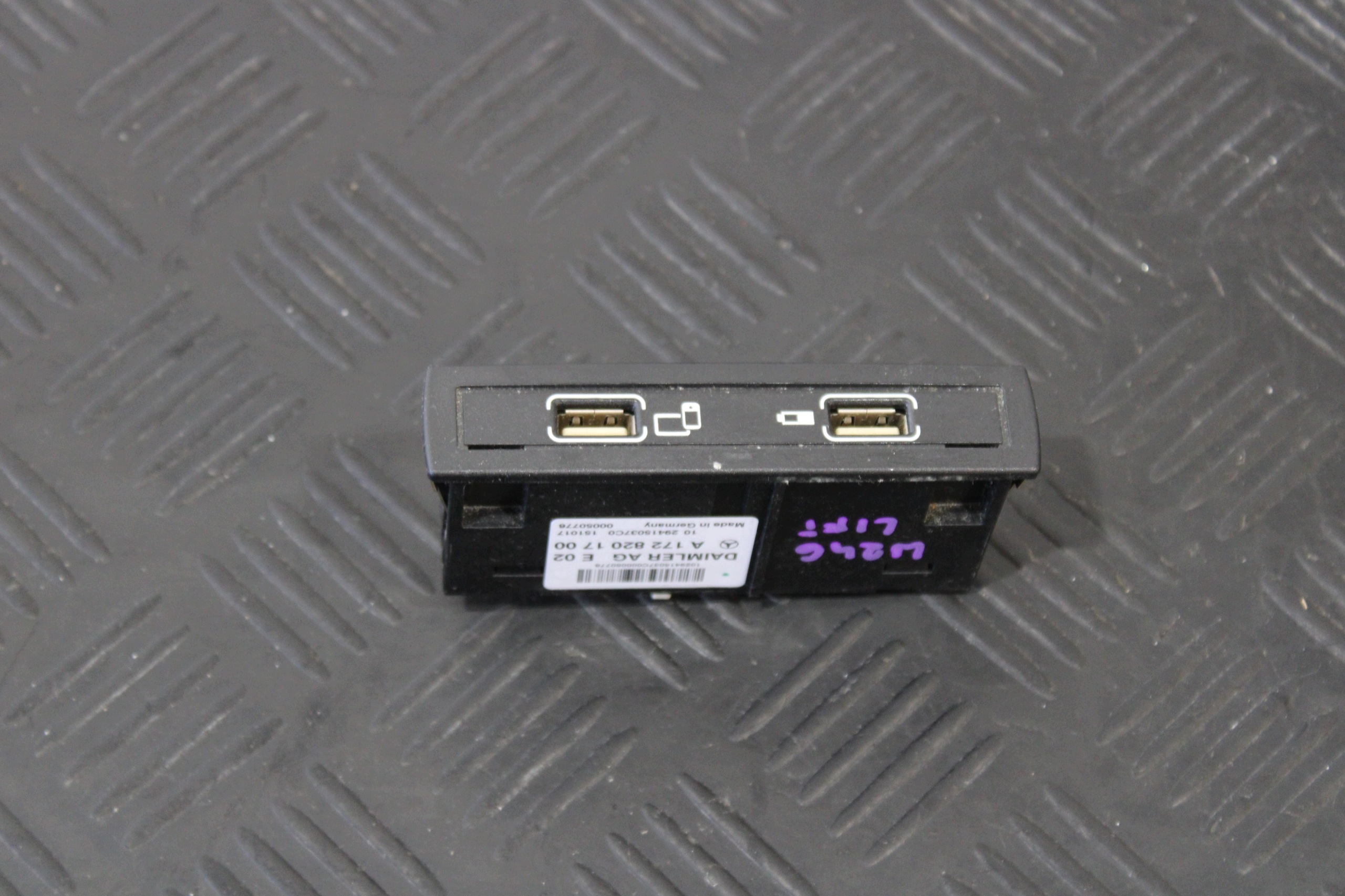 adapter GNIAZDA USB A1728201700 MERCEDES B-class W246 LIFT 1.5 CDI