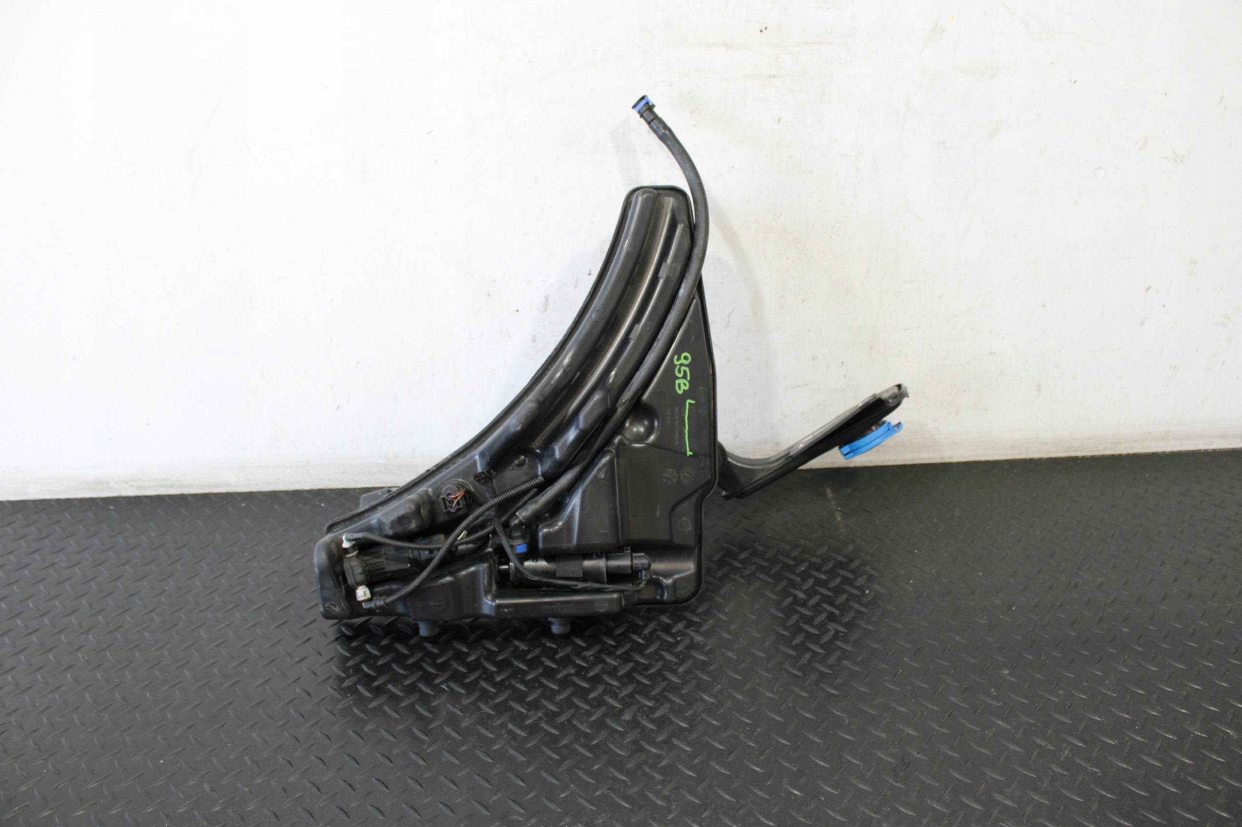 washer fluid tank PORSCHE MACAN 95B 95B955453