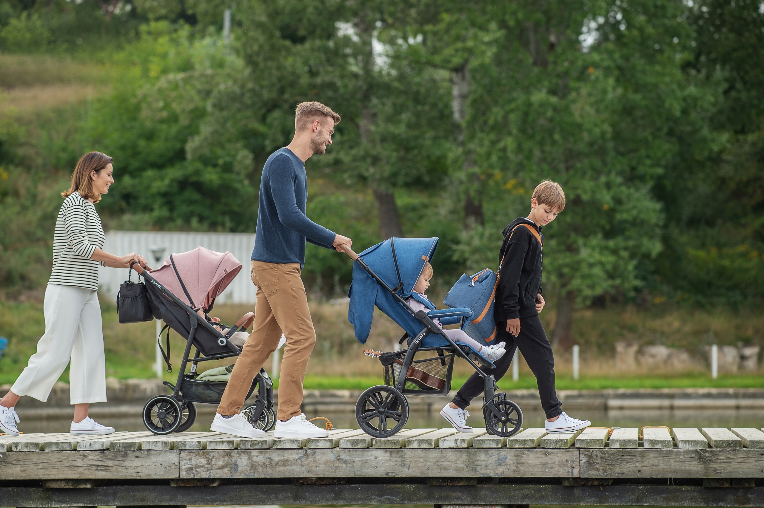 WÓZEK SPACEROWY LIONELO ANNET DO 22KG DUŻE KOŁA Szerokość produktu 57 cm