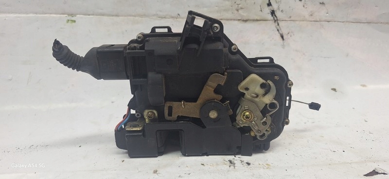 lock door VW PASSAT B5 96- right front C3B1837016A
