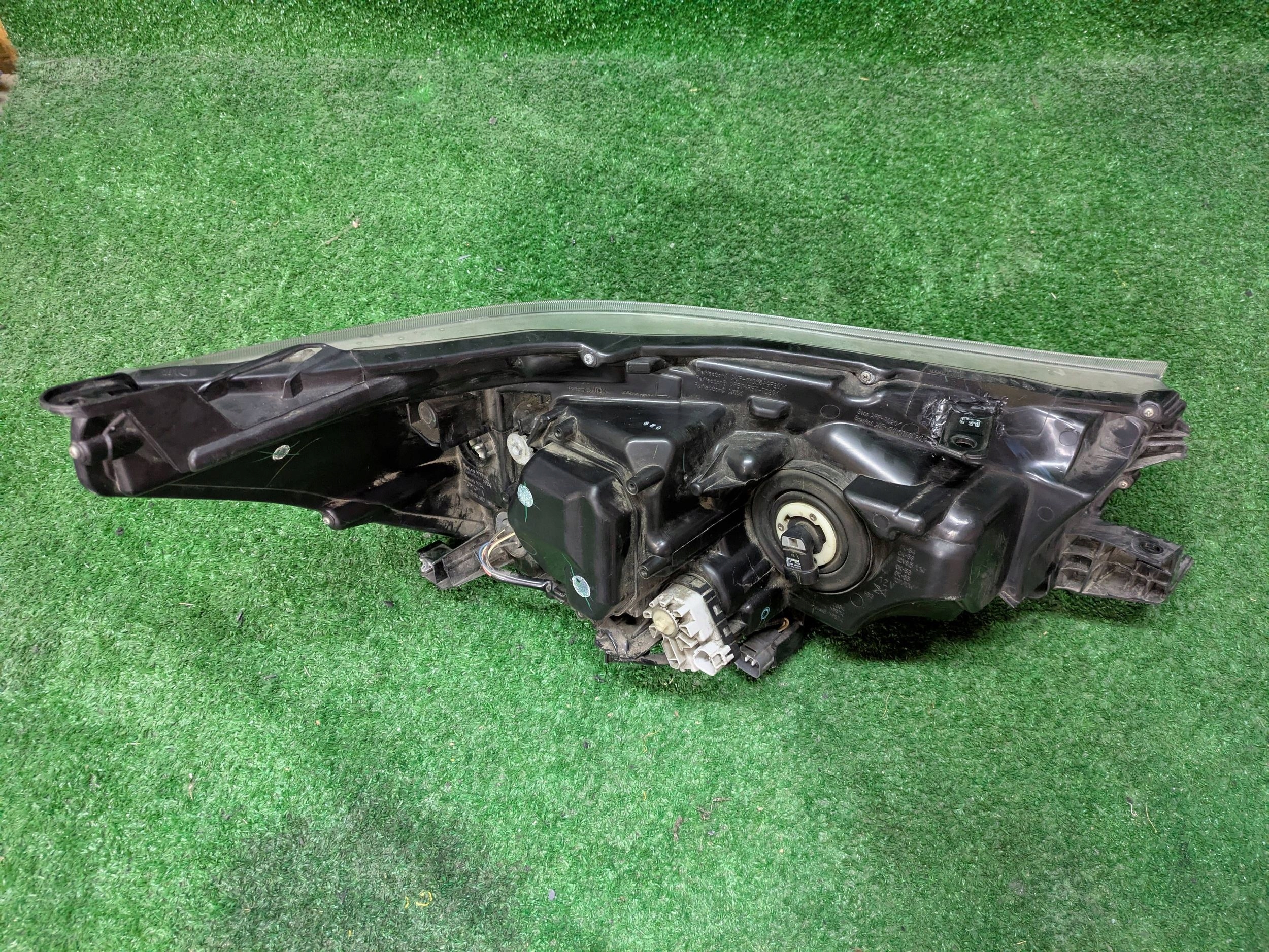 REFLEKTOR left front TOYOTA HILUX VIII 15- NR.1068